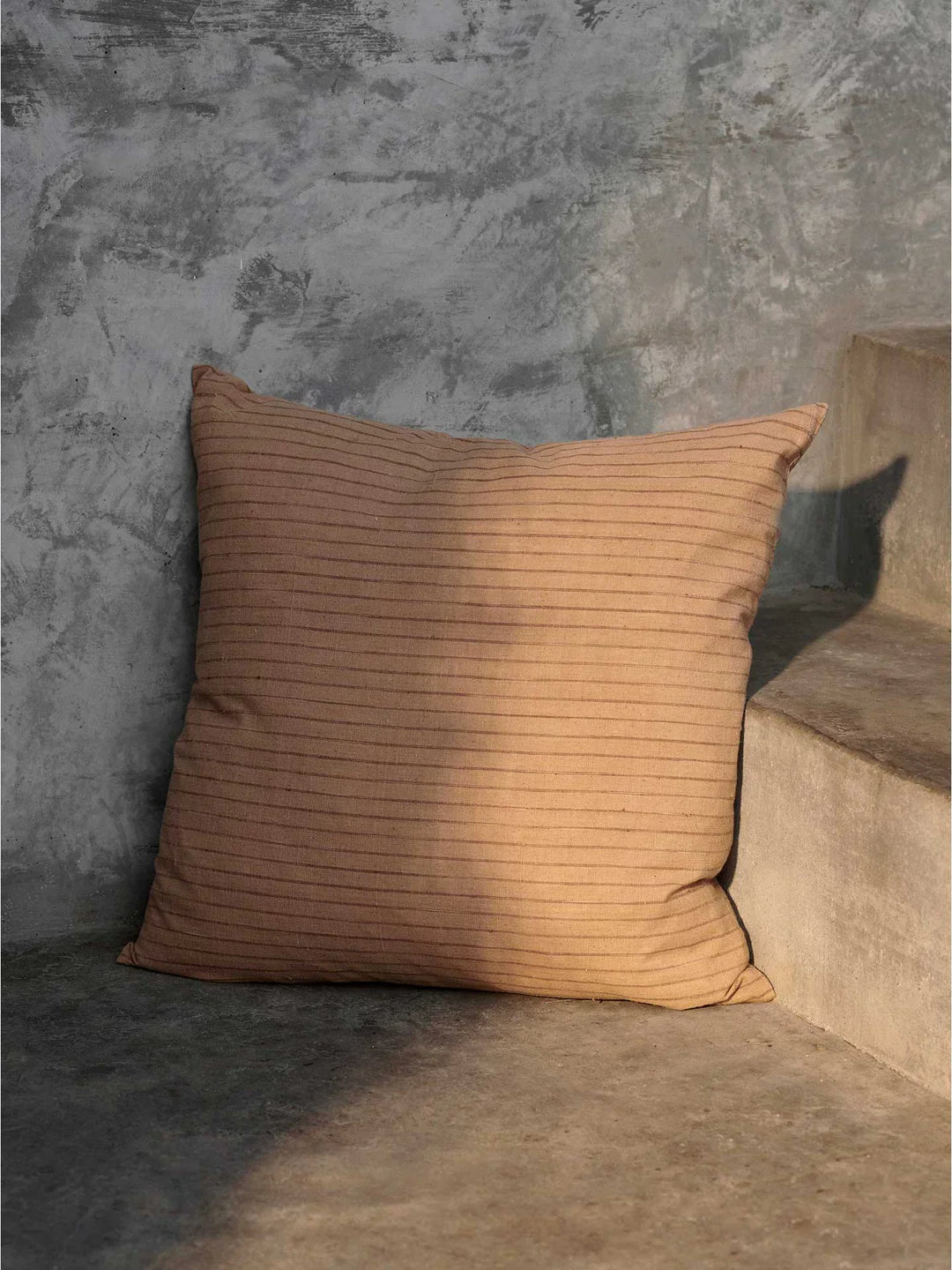 Ferm Living Coussin en coton brun, lignes