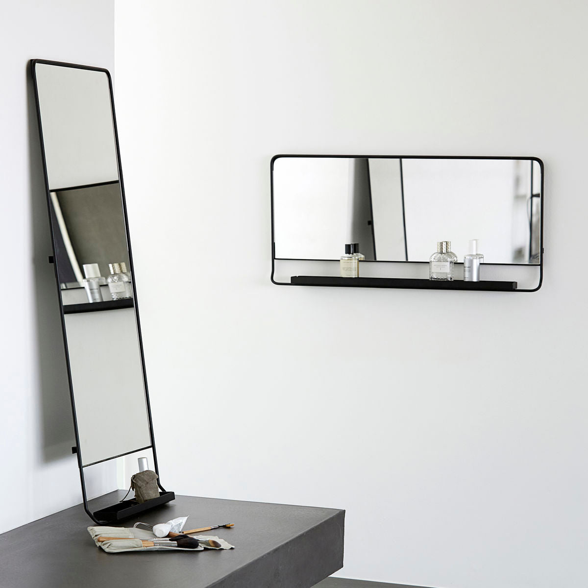 House Doctor Mirror w. estante, hdchic, negro