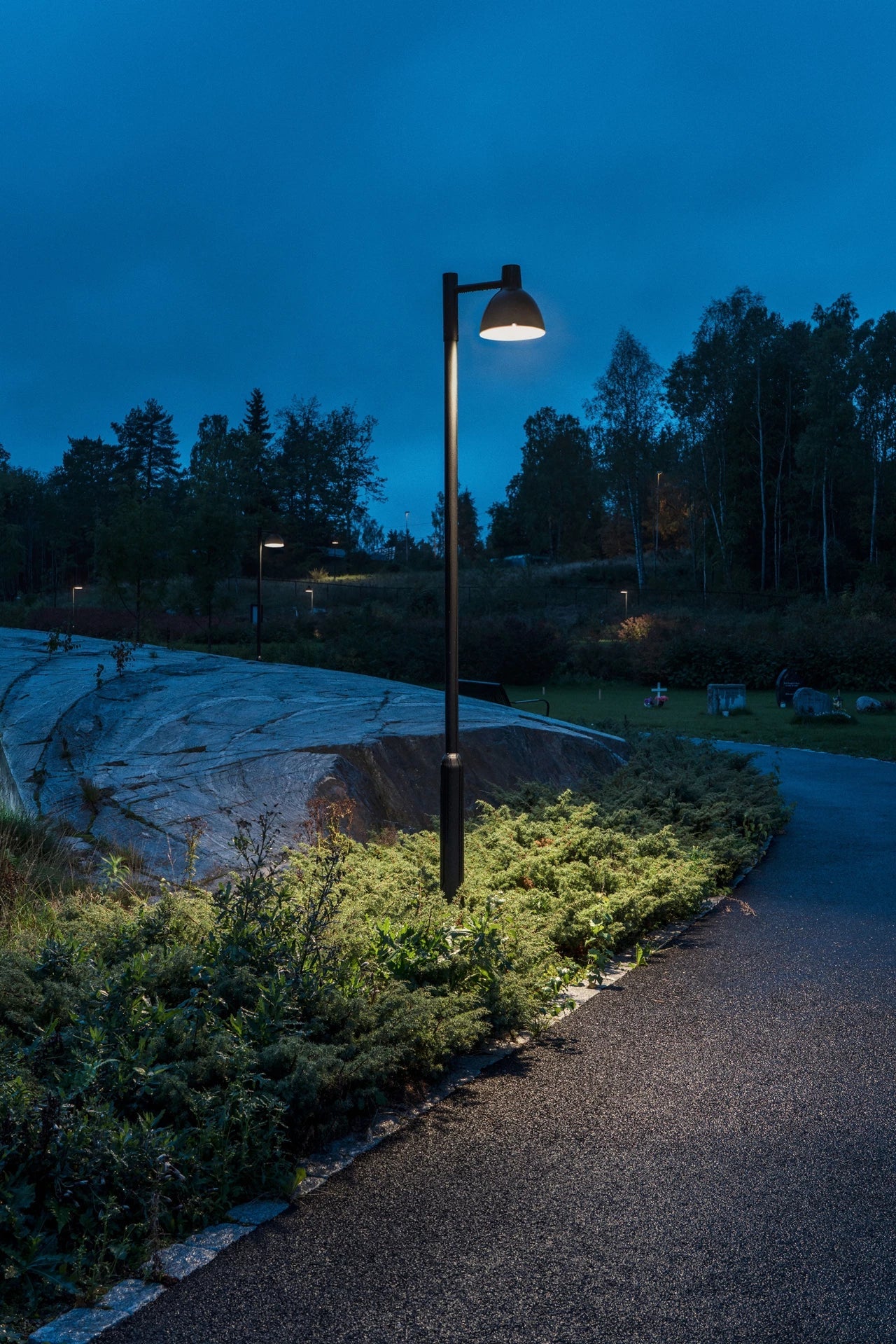 Louis Poulsen TellBod 29 Post Class II LED 3000 K 20 W Ø6,0 cm, svart