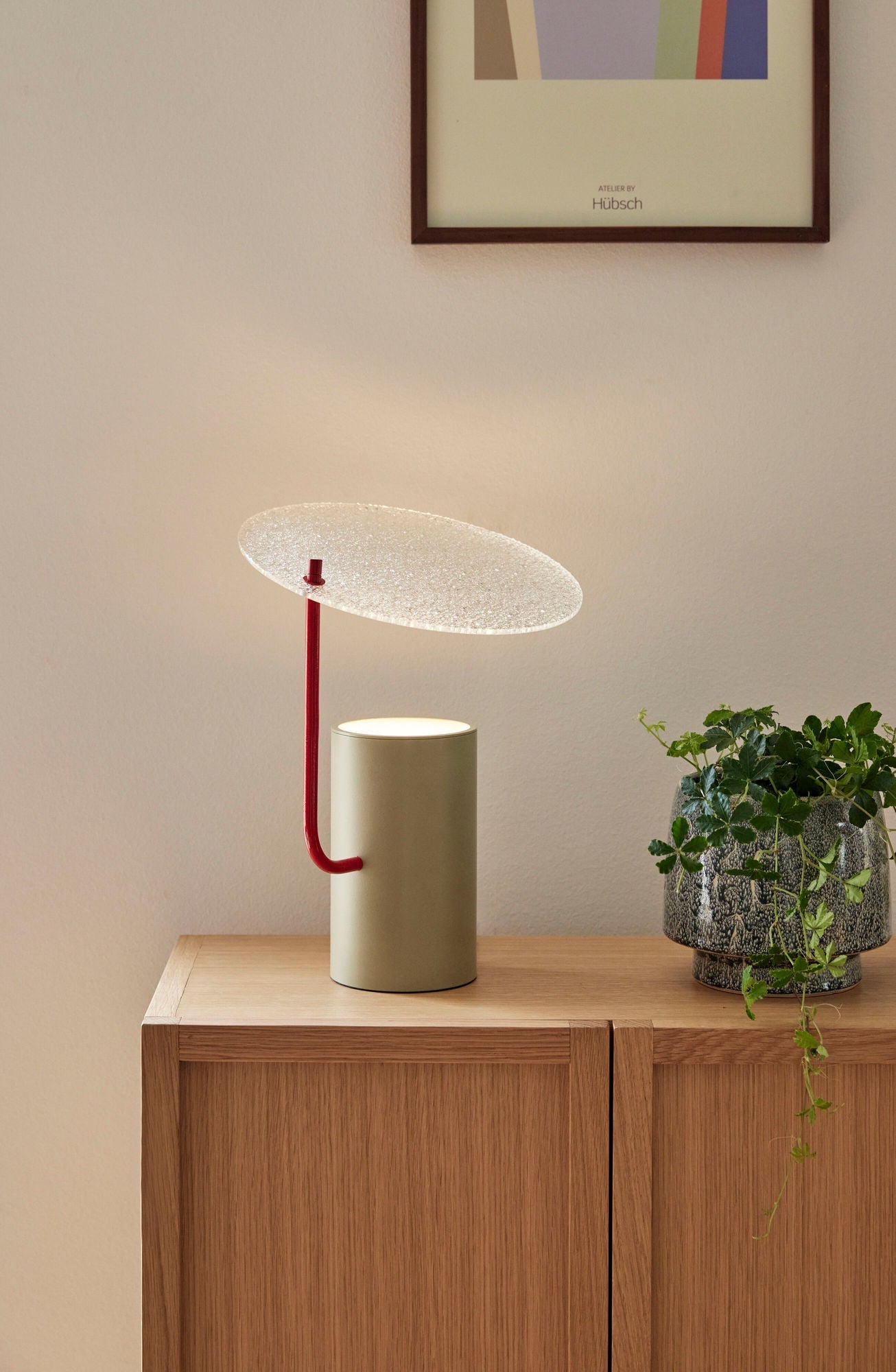 Hübsch Lampe de table à disque khaki / rouge / texturé