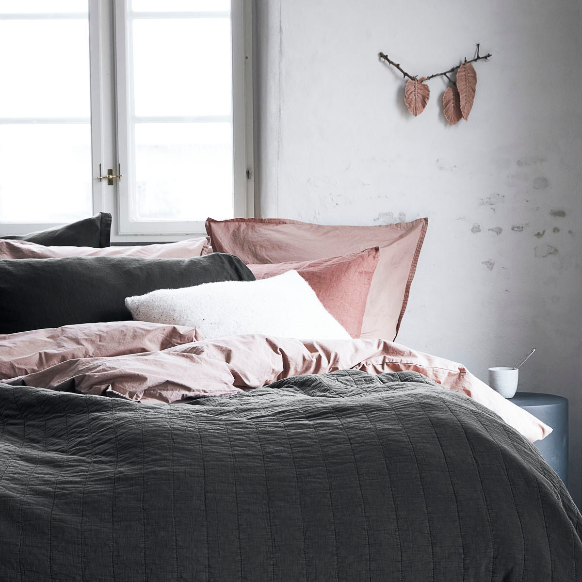 Av Nord quilted Bedstred, Bnmagnhild, Coal