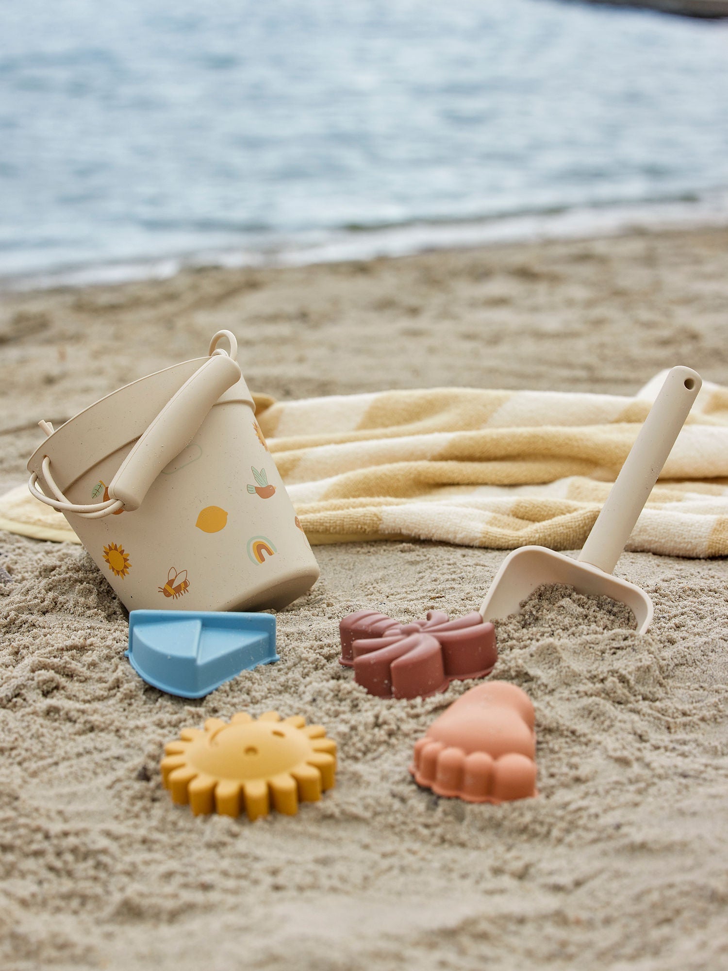 Bloomingville Mini Agnes Beach＆Sand Toy，自然，硅树脂