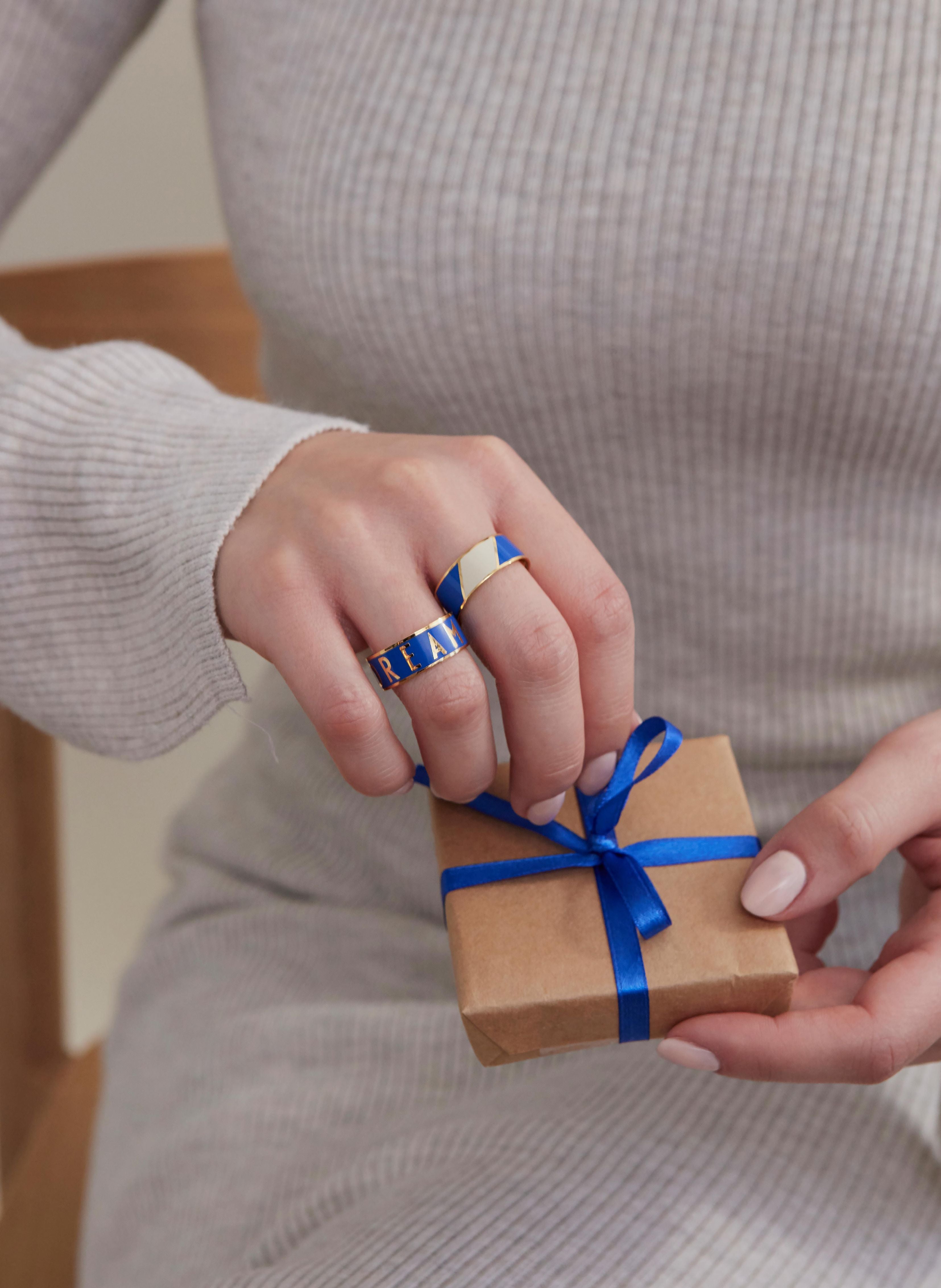 Designbokstaver Big Striped Candy Ring, Cobalt Blue/White