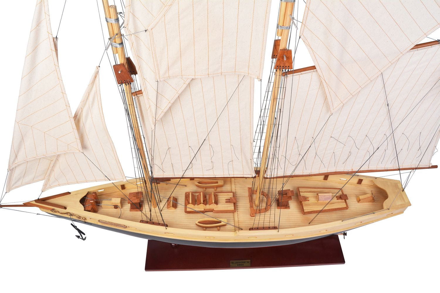 真实的型号Bluenose II绘制的帆船模型