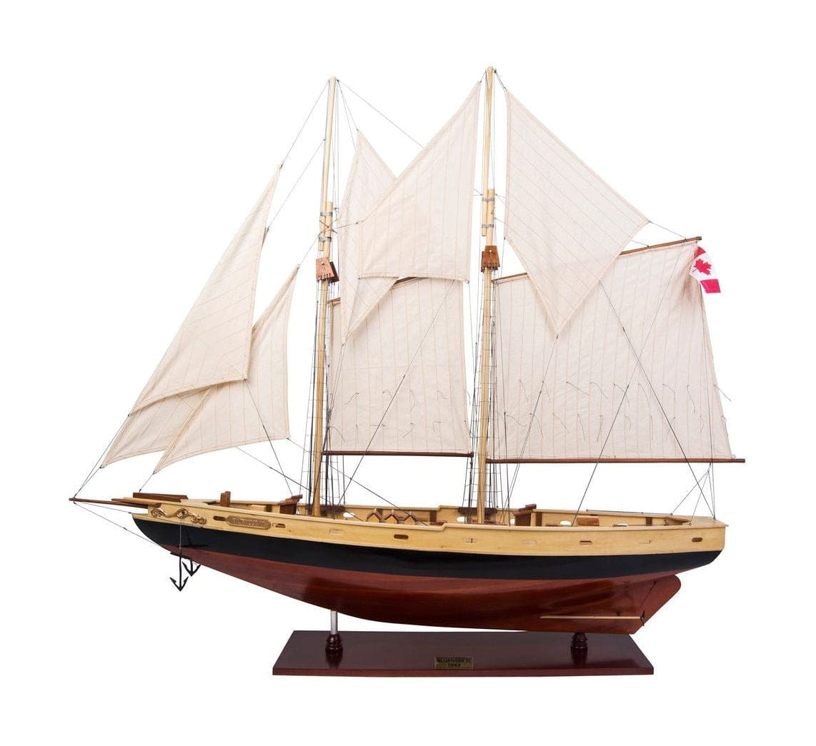 真实的型号Bluenose II绘制的帆船模型