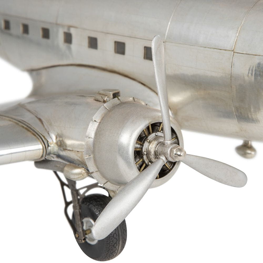 真实型号Dakota DC 3飞机模型