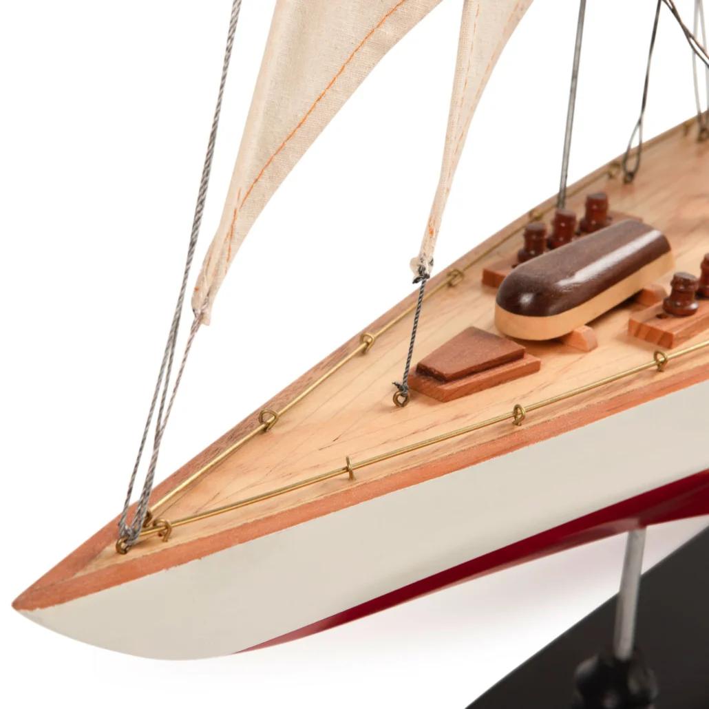 Modelli autentici Endeavor L60 Modello di nave a vela, rosso/bianco