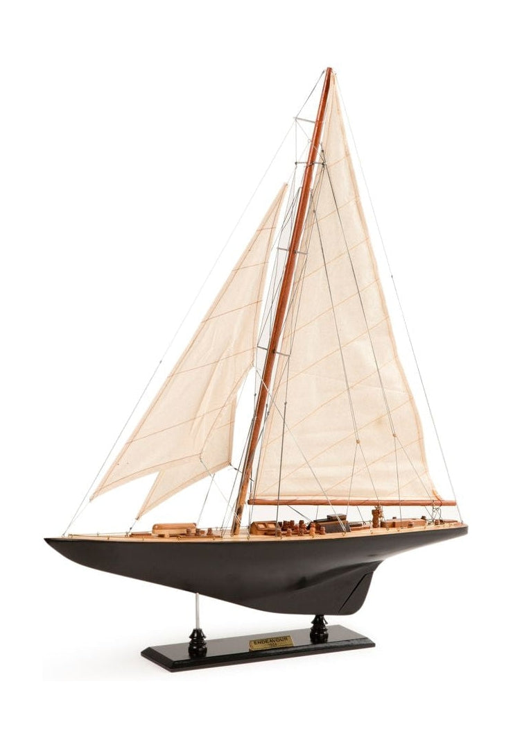 真实的型号努力L60帆船模型，黑色/白色