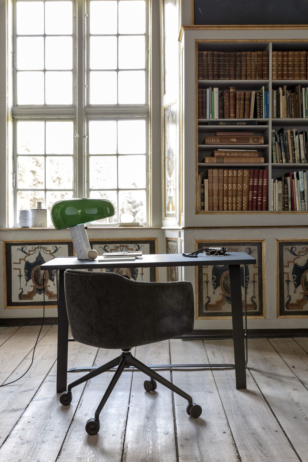 Bent Hansen Hemingway -työpöytä laatikolla L 120 cm, musta lakattu pyökki/havupuiden vihreä linoleumi