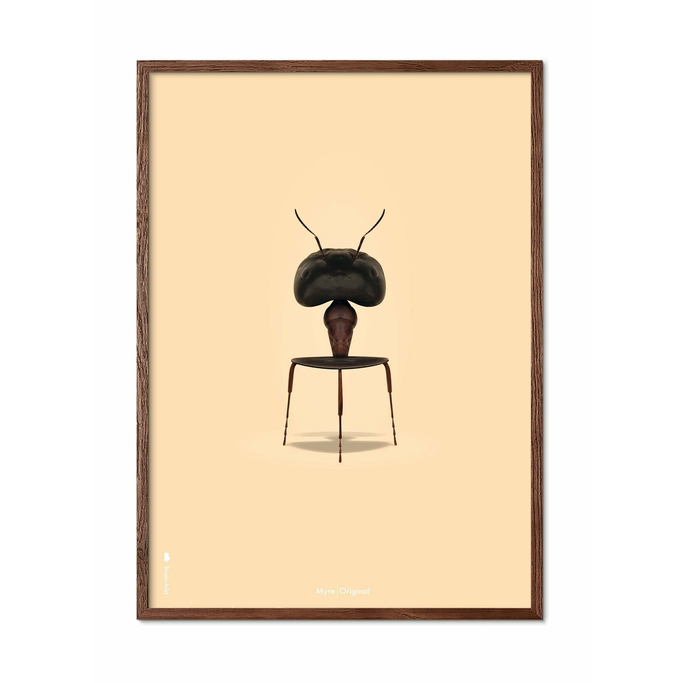 Brainchild Ameise Classic Poster, dunkler Holzrahmen 50x70 cm, sandfarbener Hintergrund