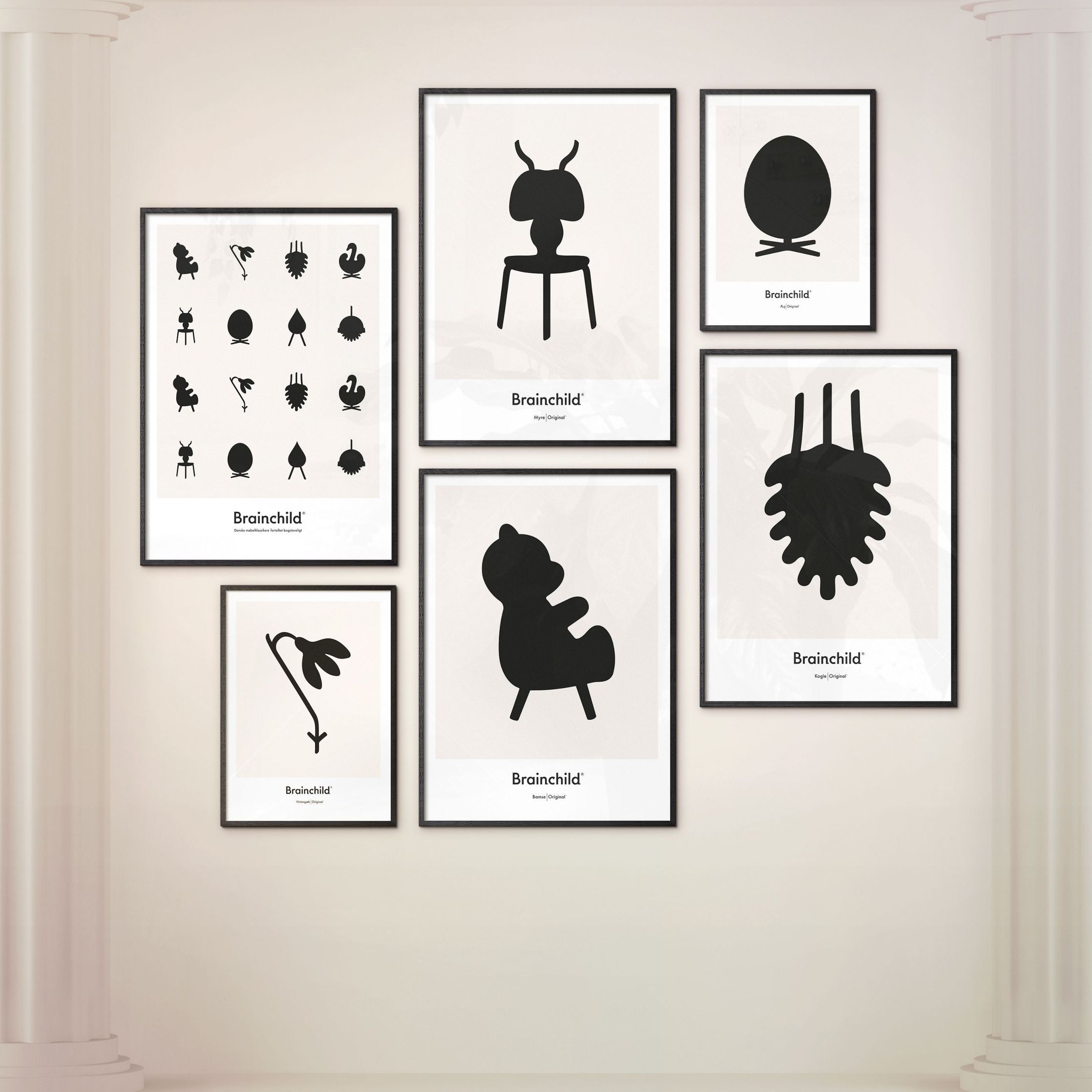 Brainchild Design Icon Poster, Rahmen aus schwarz lackiertem Holz 50x70 Cm, grau