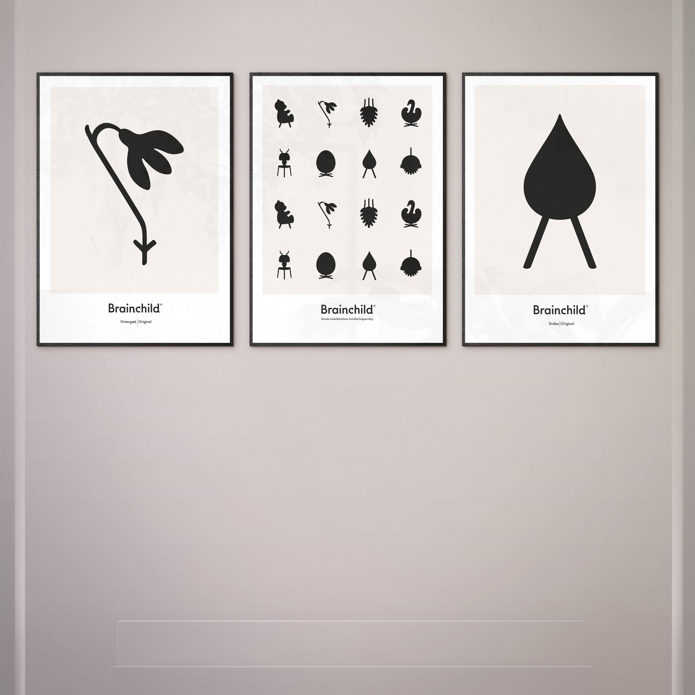 Brainchild Snowdrop Design Icon Poster, ramme laget av svart lakkert tre 70 x100 cm, grå