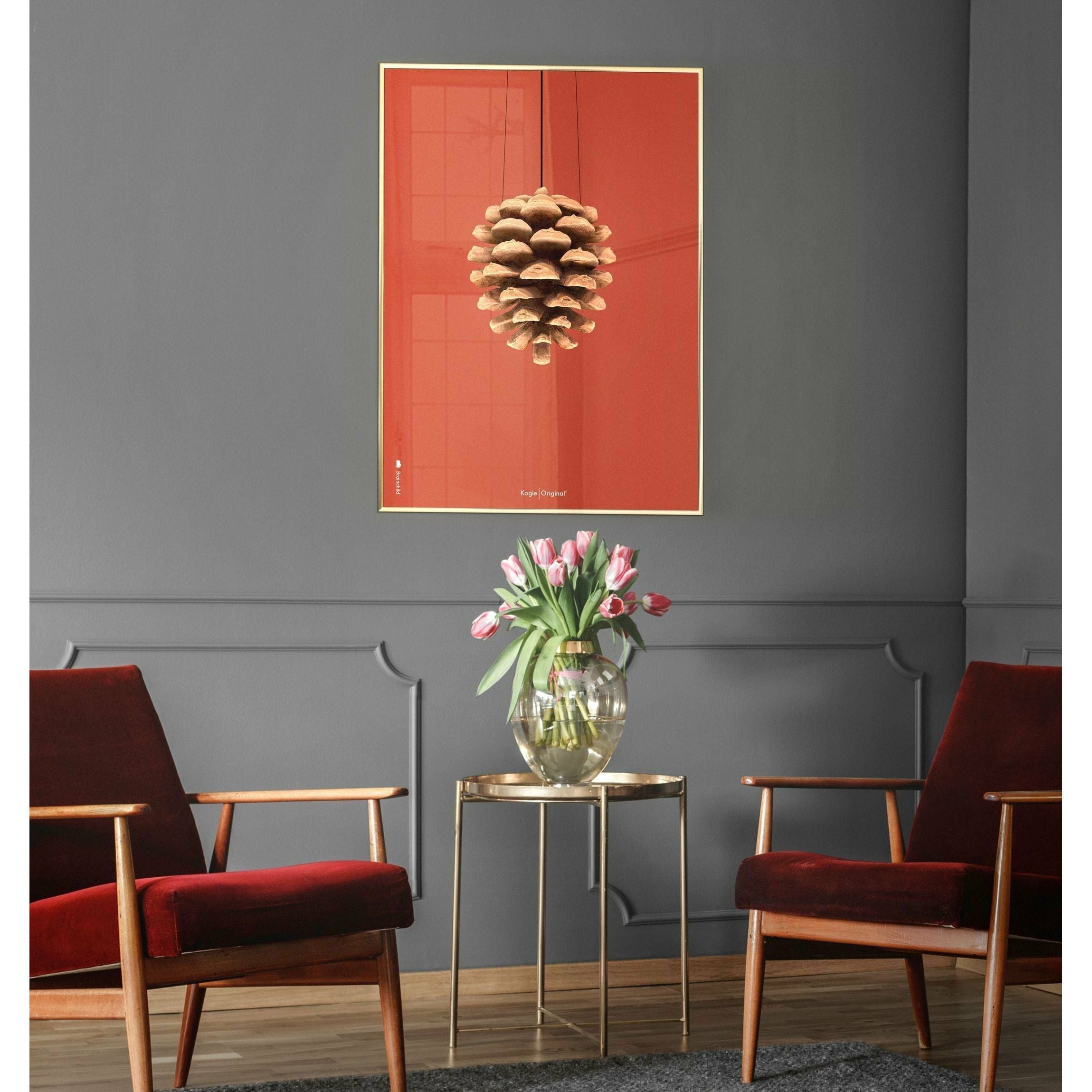 Póster clásico de cono de pino de creación, marco coloreado de latón 30x40 cm, fondo rojo