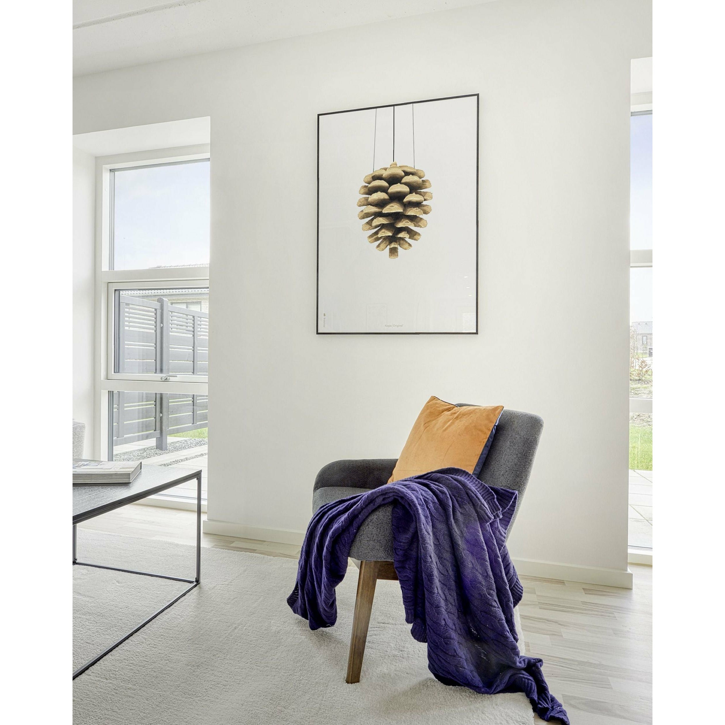Póster clásico de cono de pino de creación, marco de color de latón 30x40 cm, fondo blanco