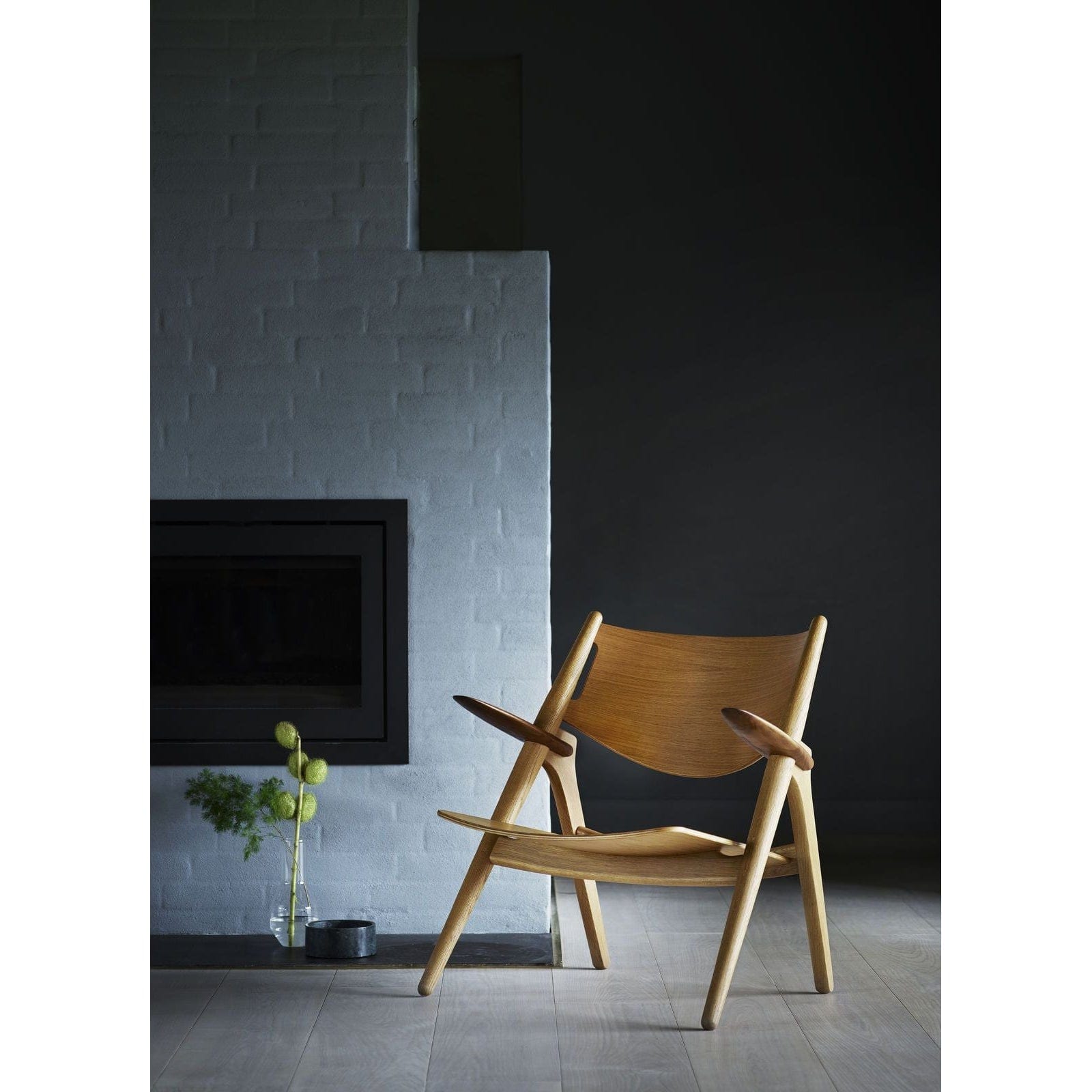 Carl Hansen Ch28 P Armchair, Oiled Oak/Black Leather