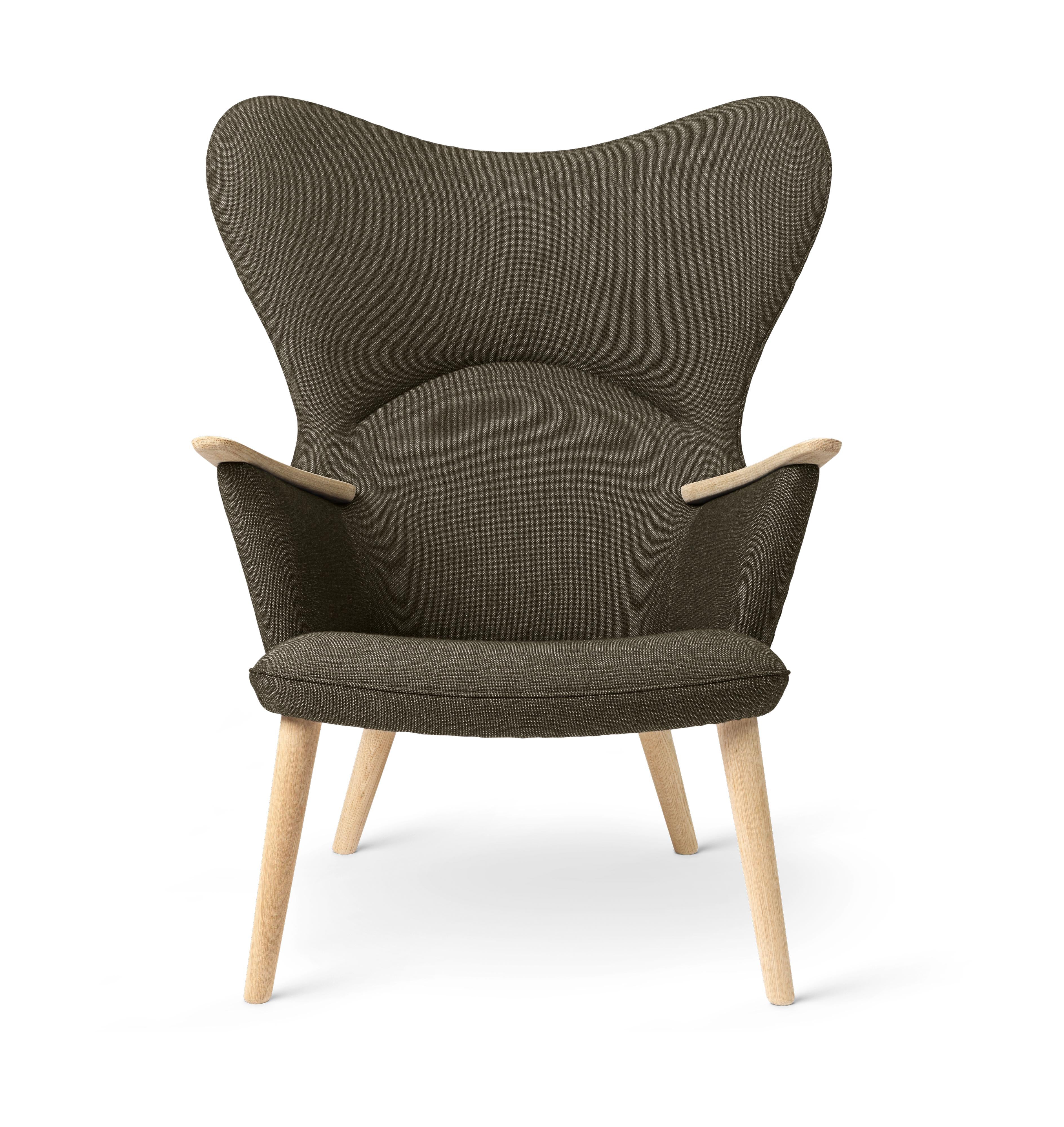 Carl Hansen CH78 Mama Bear Lounge -tuoli, tammi saippua/intohimo 1101