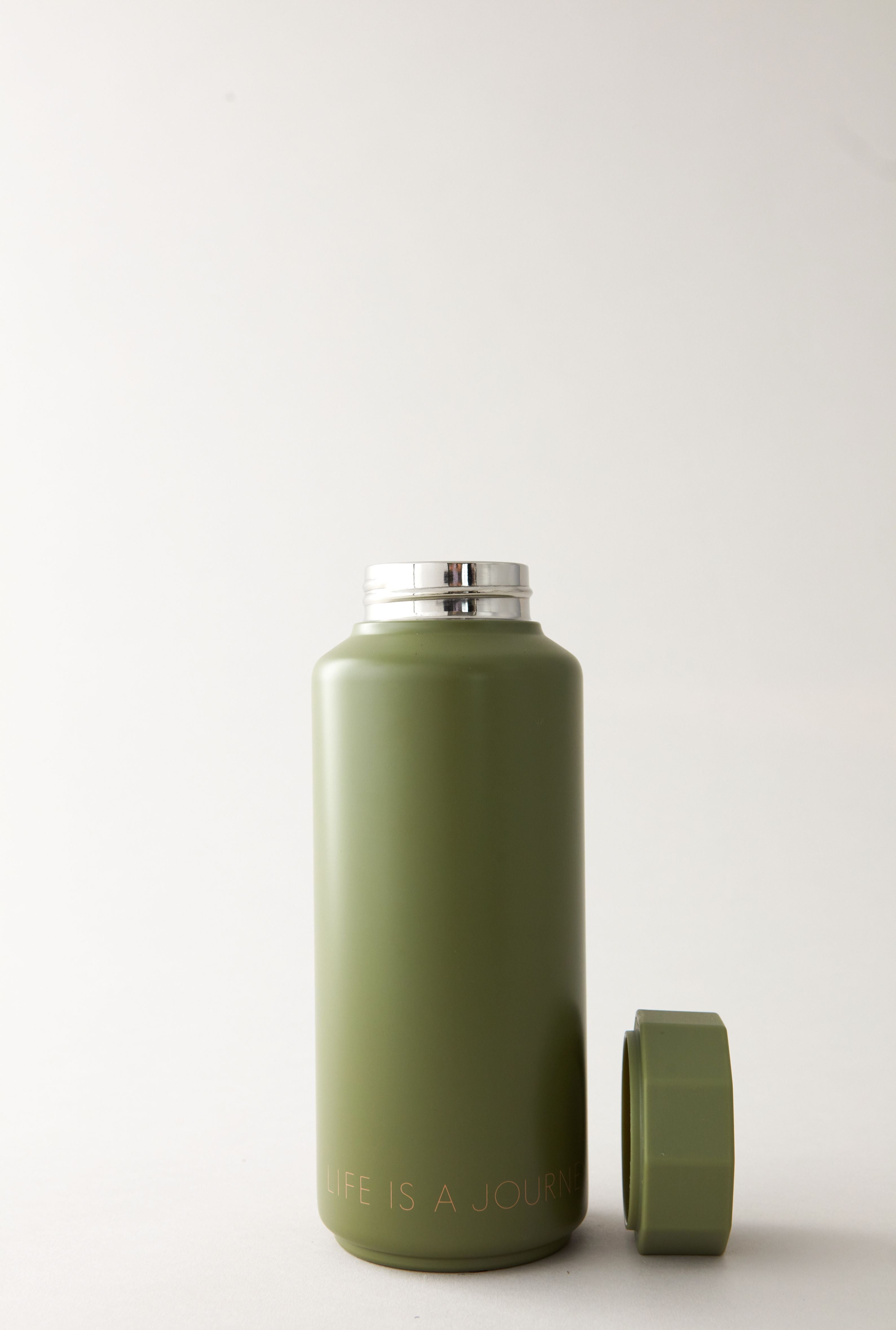 Lettere di design tono su tono tono bottiglia, verde foresta