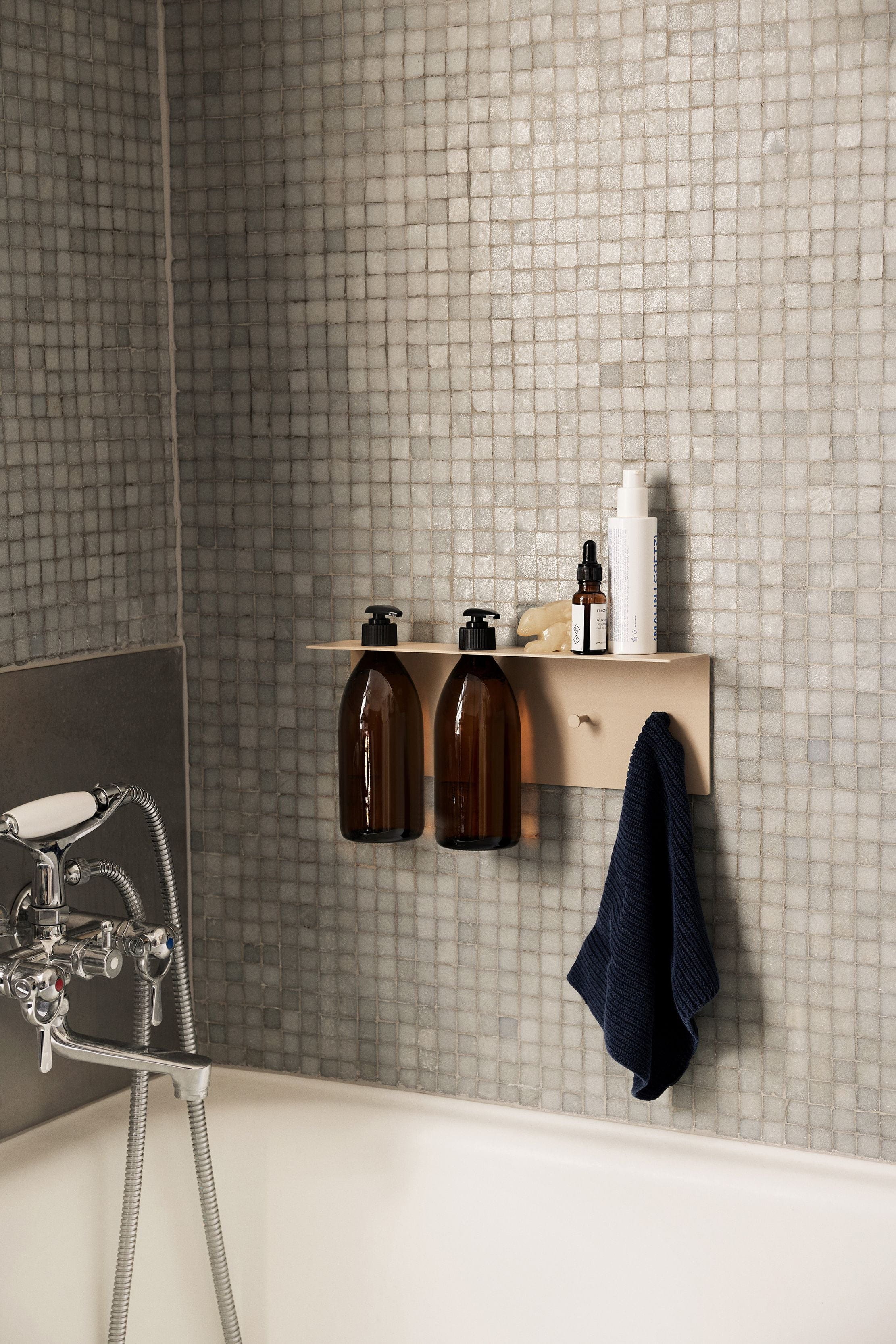 Ferm Living Étagère de salle de bain Dora, cachemire