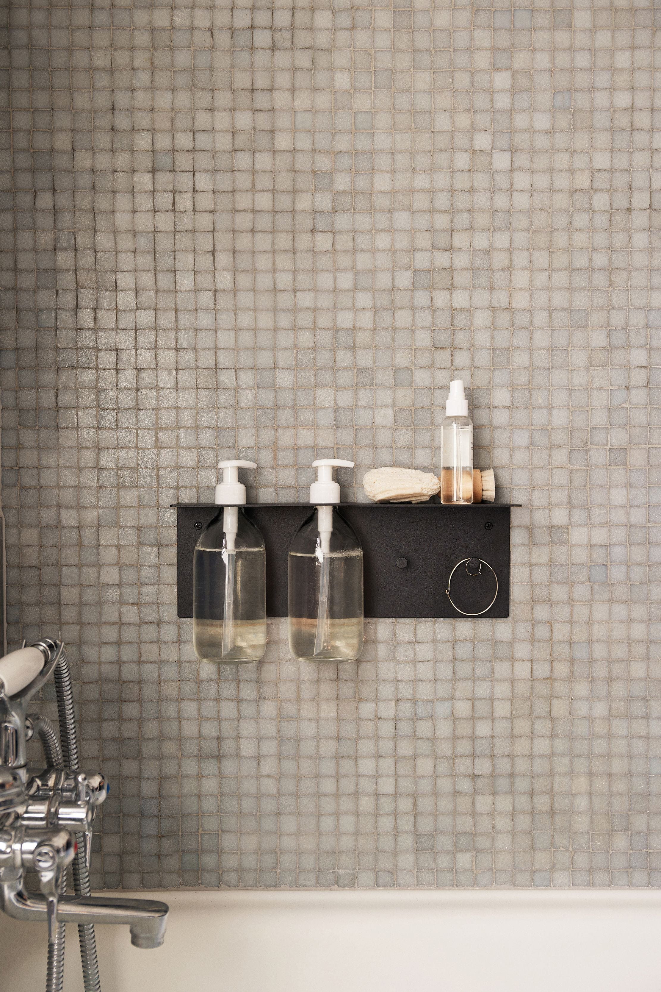 Ferm Living Étagère de salle de bain Dora, noir