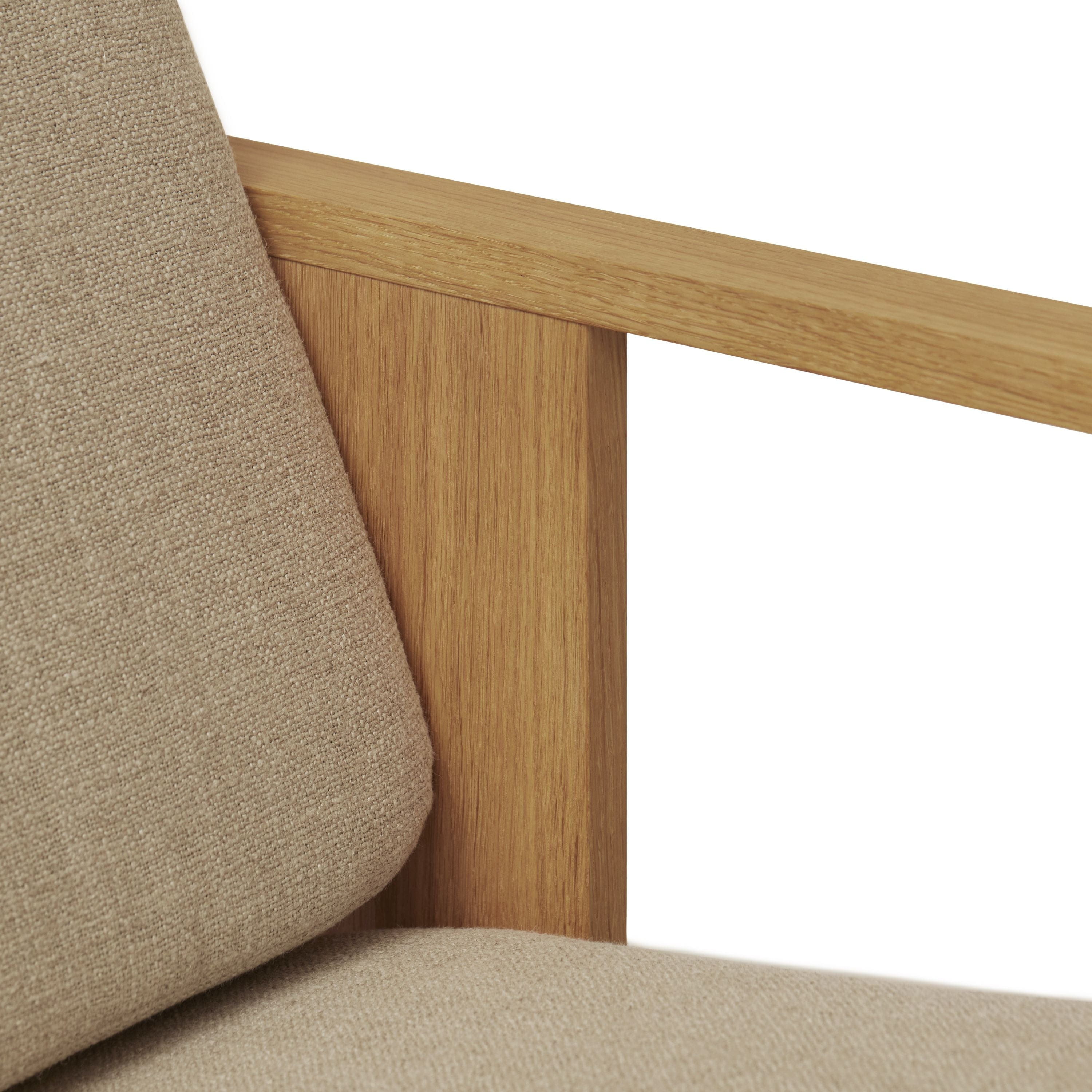 Form & Refine Block Lounge stol. Egetræ