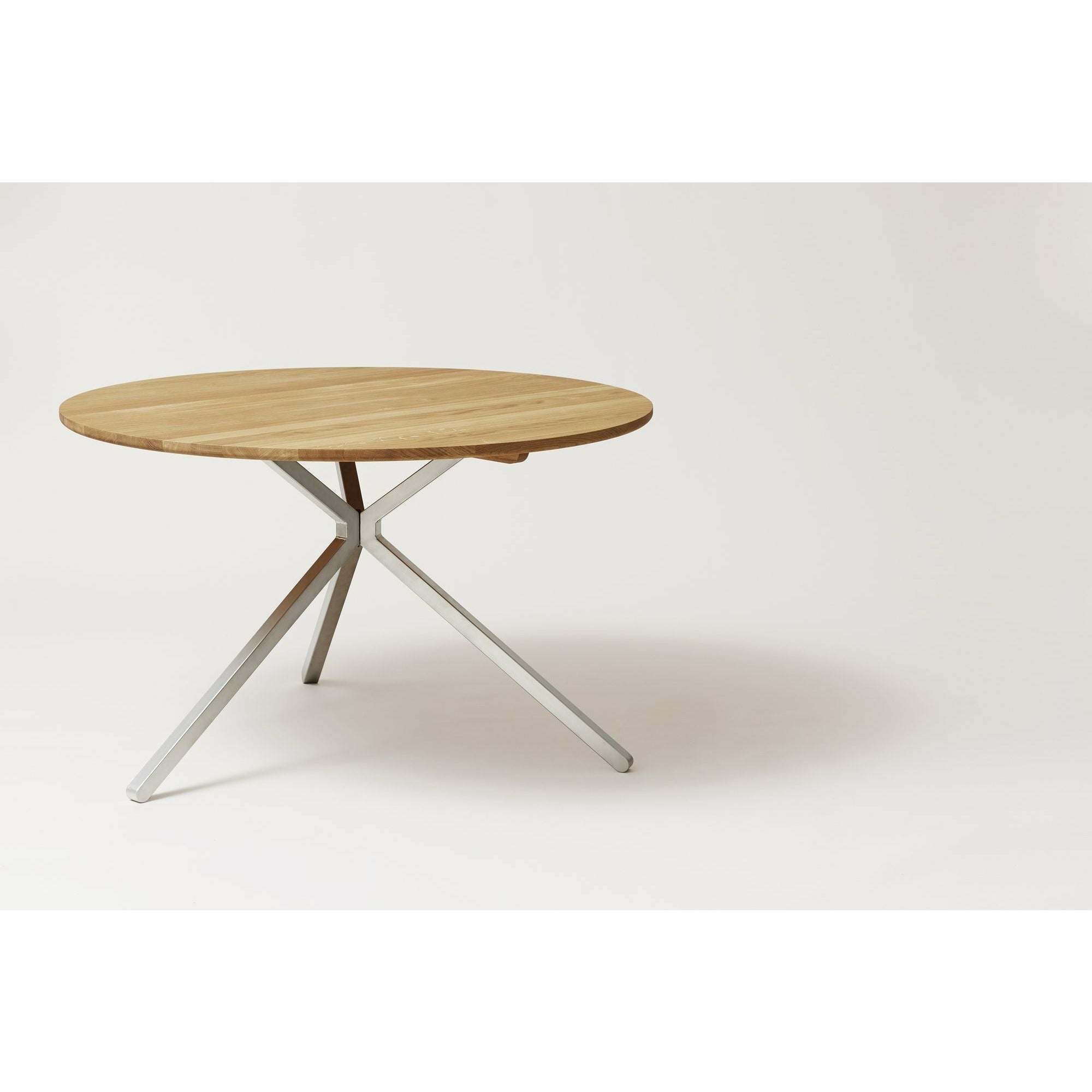 形式和精炼式飞盘桌Ø120厘米。橡木