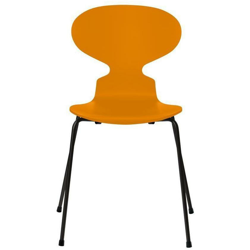 Fritz Hansen Ant Chair lakkert brent gul skall, svart base