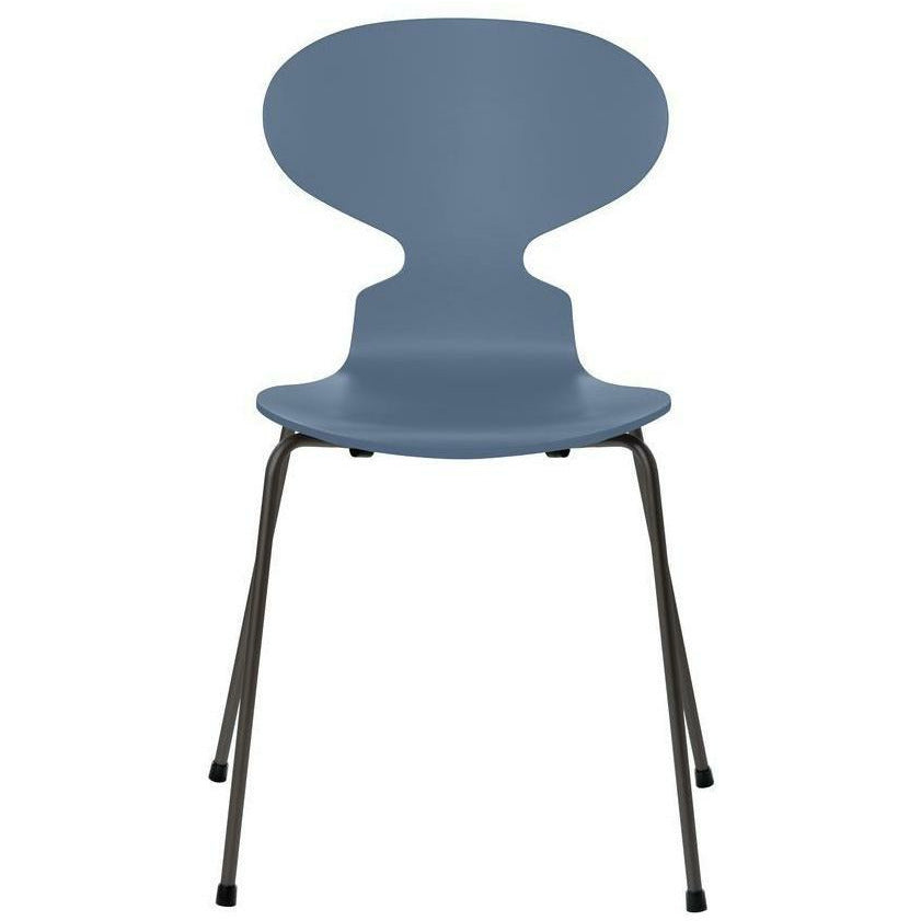 弗里茨·汉森蚂蚁椅漆的黄昏蓝色壳，温暖的石墨底座