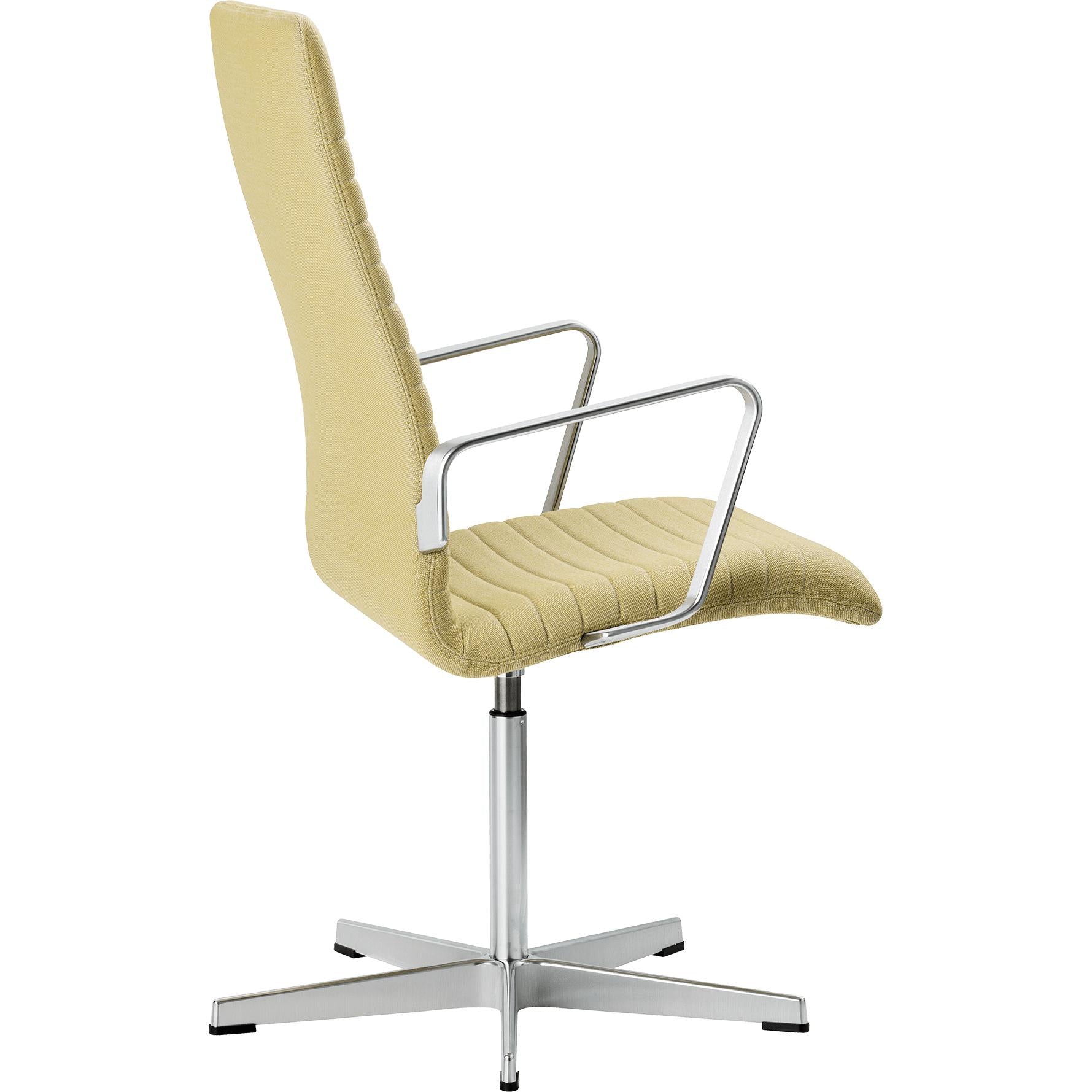 Fritz Hansen Oxford Premium Sessel mit mittlerer Rückenlehne aus Stoff, reingelb