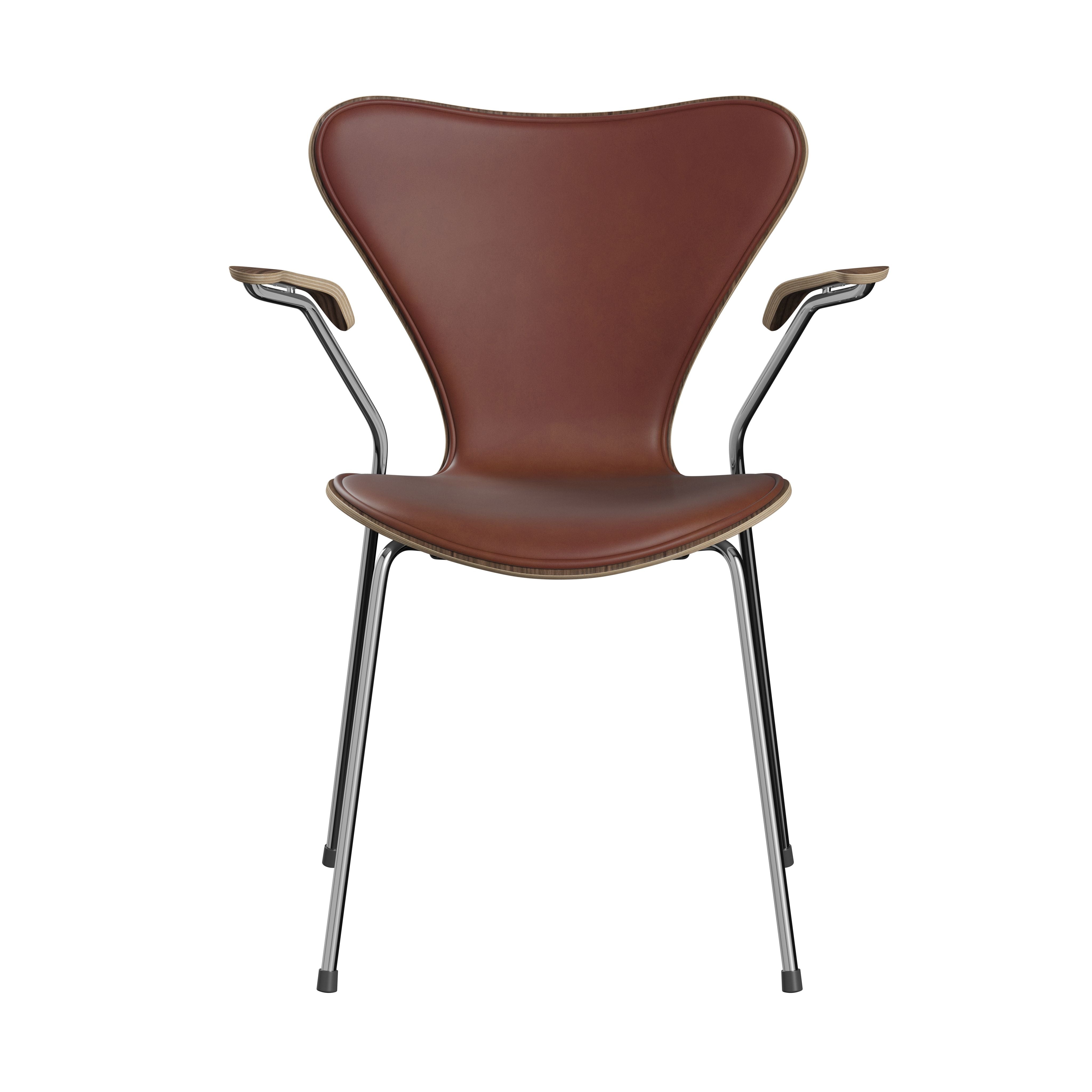 Fritz Hansen Series 7 lenestol, frontpolstring med Grace Chestnut Leather Jubileumsamling