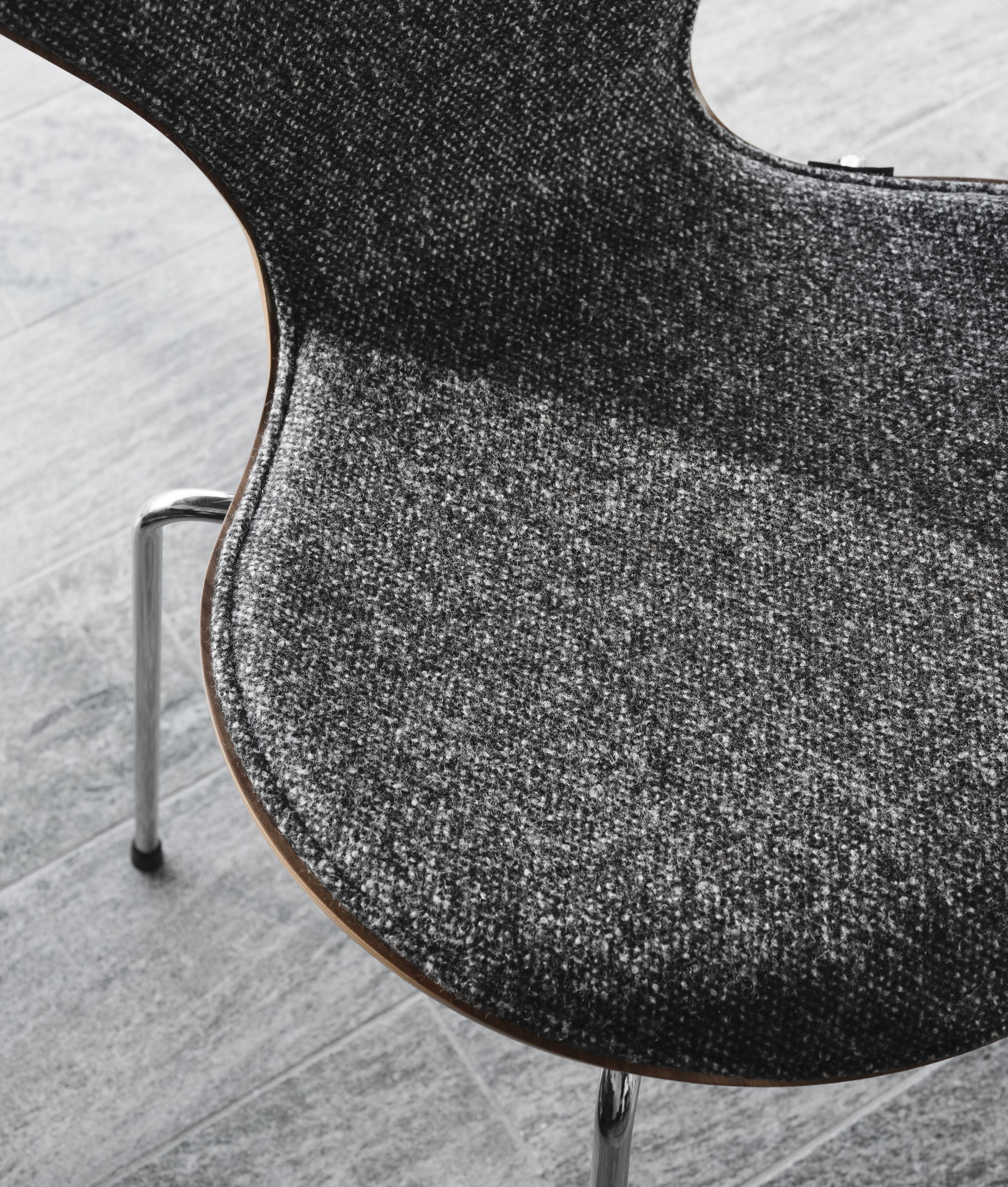 Fritz Hansen Series 7 Polpieair, rivestimento anteriore con Vanir Fabric Anniversary Collection