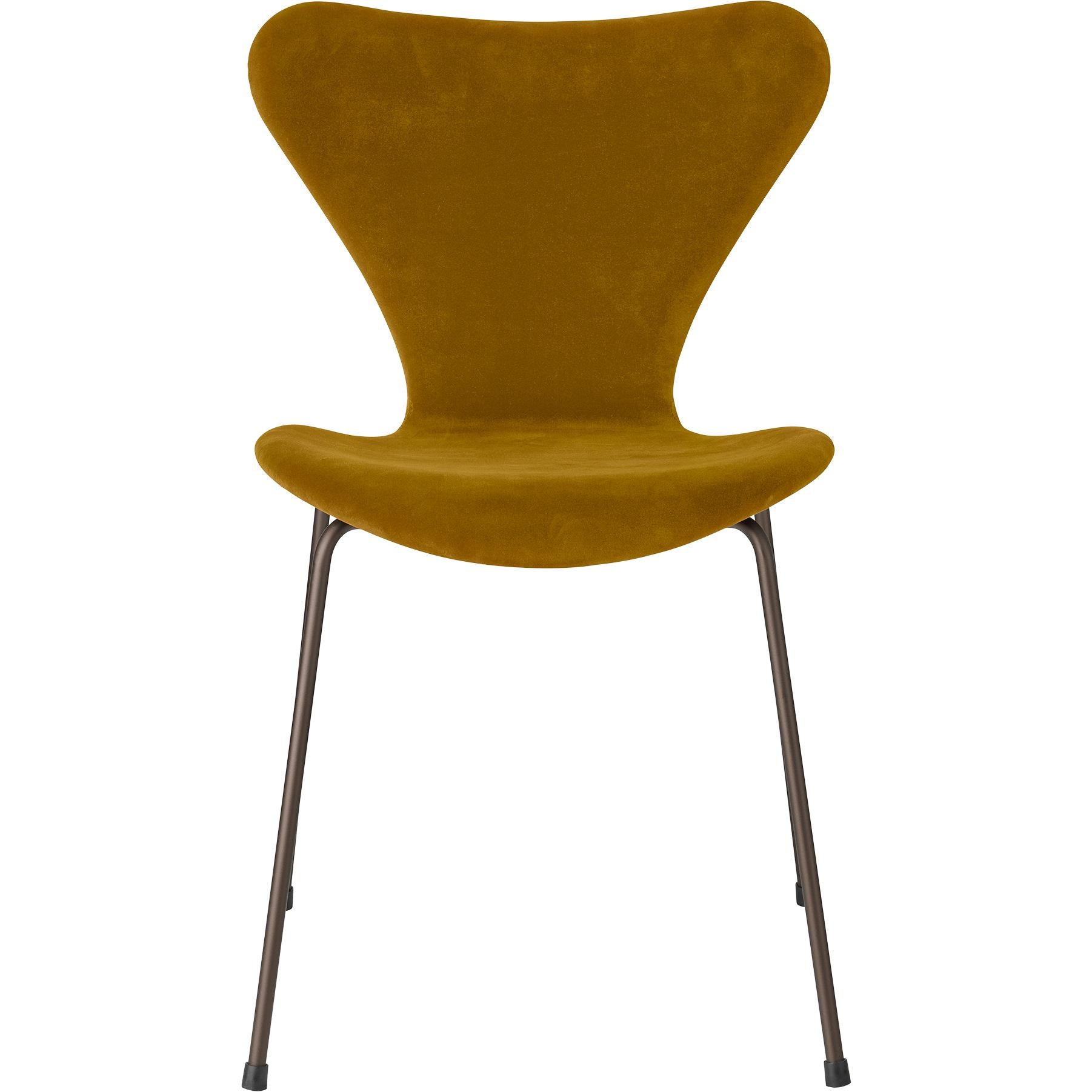 Fritz Hansen Series 7 Chair, Velvet Fully Upholstered, Soft Ox