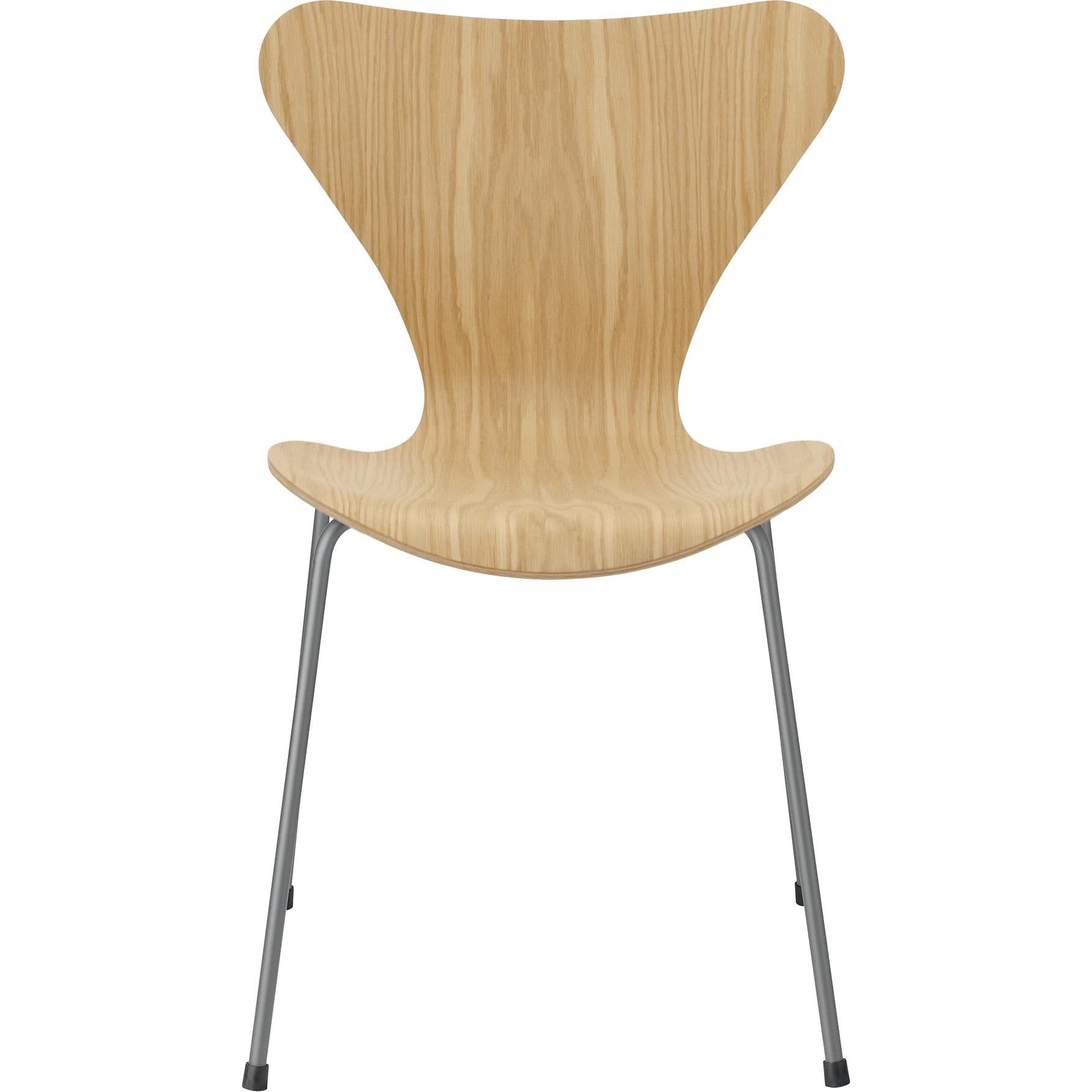 Fritz Hansen Series 7 sedia impiallacciata in quercia, base grigio argento