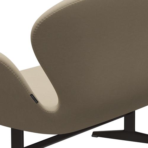 Fritz Hansen Swan Sofa 2 -zits, bruin brons/comfortzandlicht (61002)