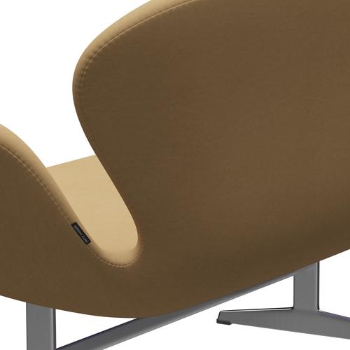 Fritz Hansen Swan Sofa 2-Sitzer, Satiniertes gebürstetes Aluminium/Komfort Beige (00280)