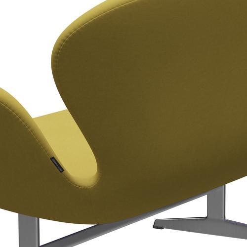 Fritz Hansen Swan Sofa 2-Sitzer, Satiniertes gebürstetes Aluminium/Komfort Sand Light (01049)