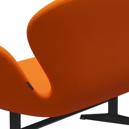 Fritz Hansen Swan Sofa 2-Sitzer, Schwarz Lackiert/Fame Orange (63077)