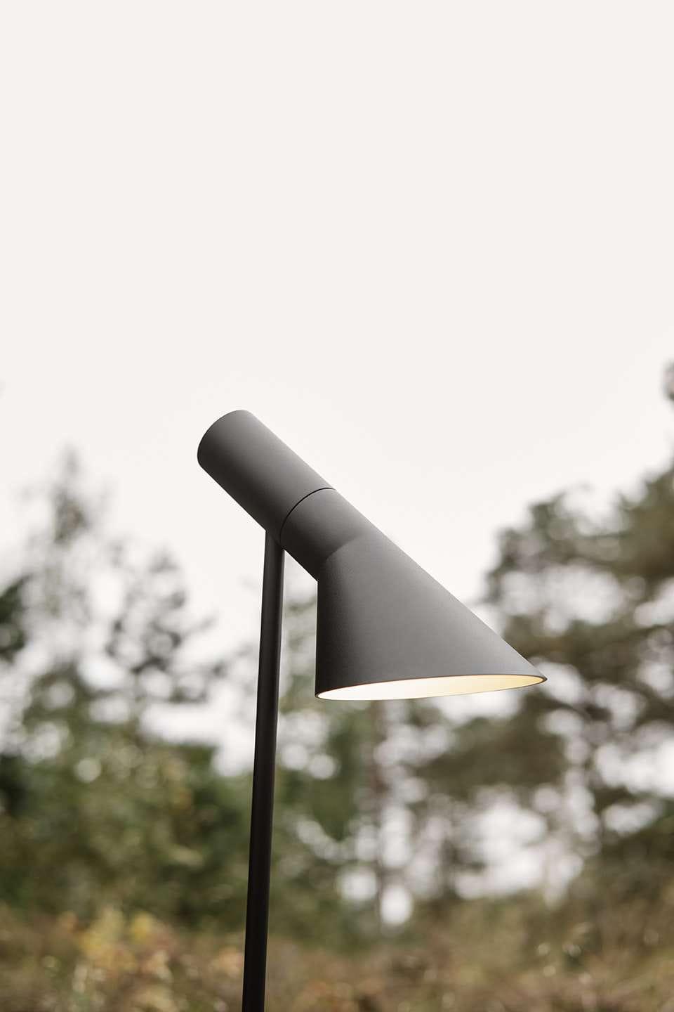 Louis Poulsen AJ Garden Long Black Black LED 3000 K 6,5 W, ancoraggio con adattatore