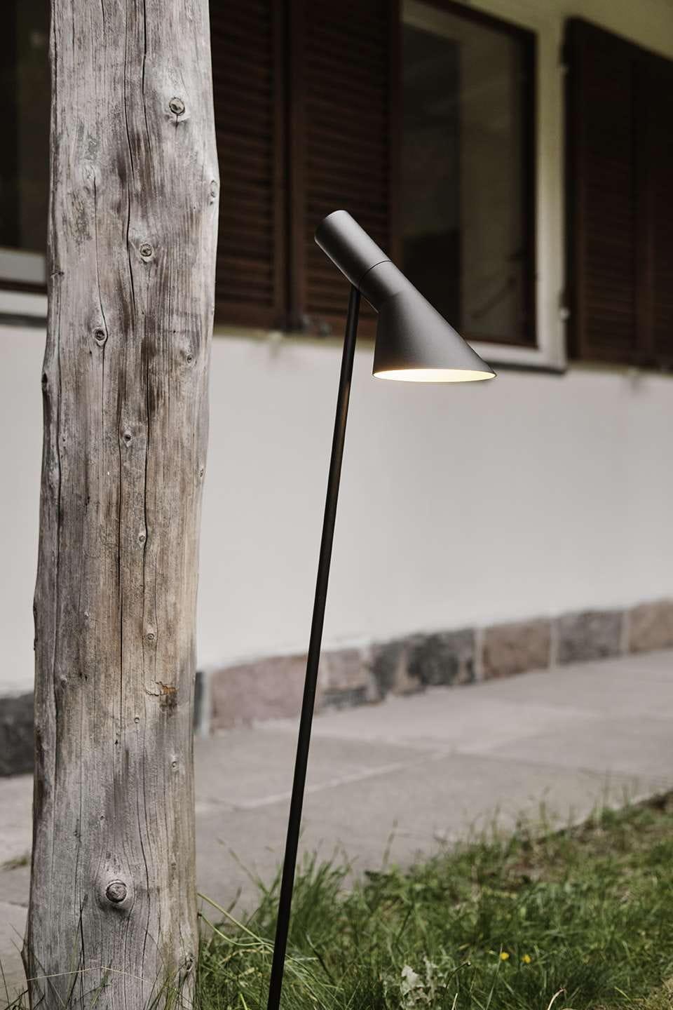 Louis Poulsen AJ Garden Long Black Black LED 3000 K 6,5 W, ancoraggio con adattatore