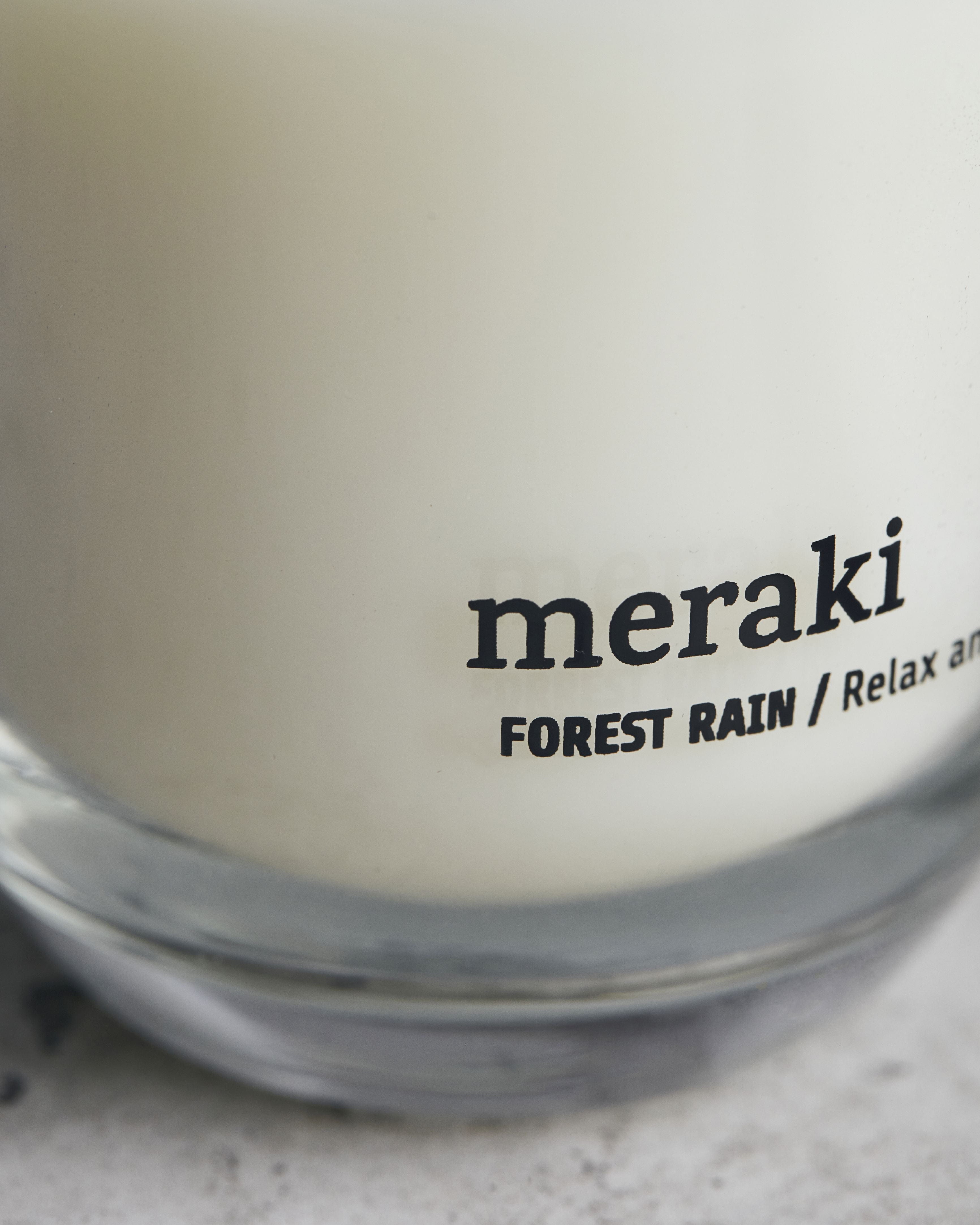 Candela profumata di Meraki H7,6 cm, pioggia forestale