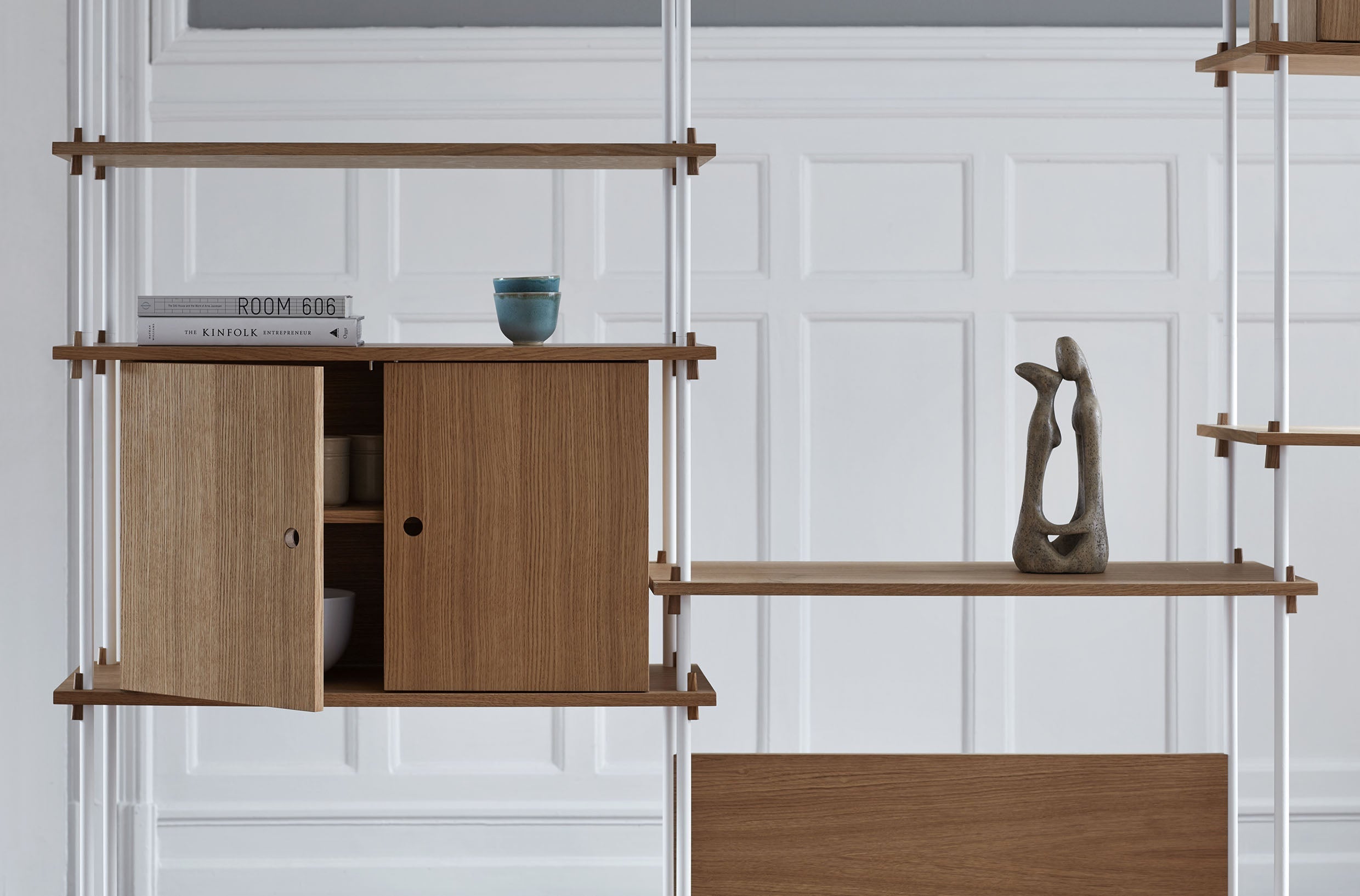 Moebe Shelving System S.255.2.C, Oak/White