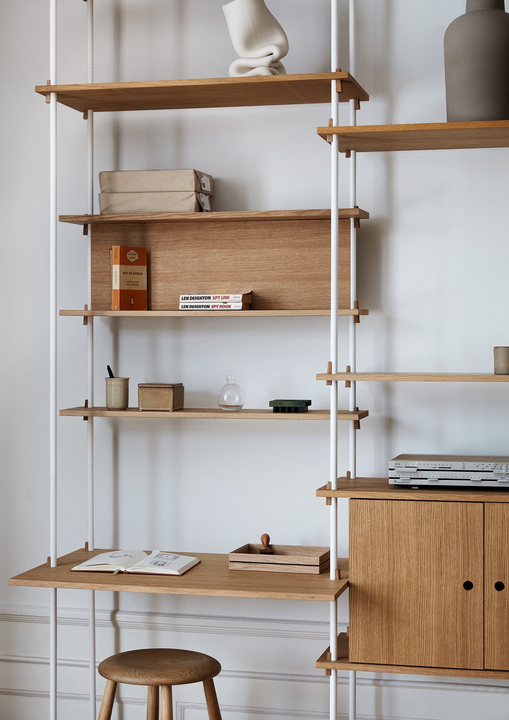 Moebe Shelving System S.255.2.C, Oak/White