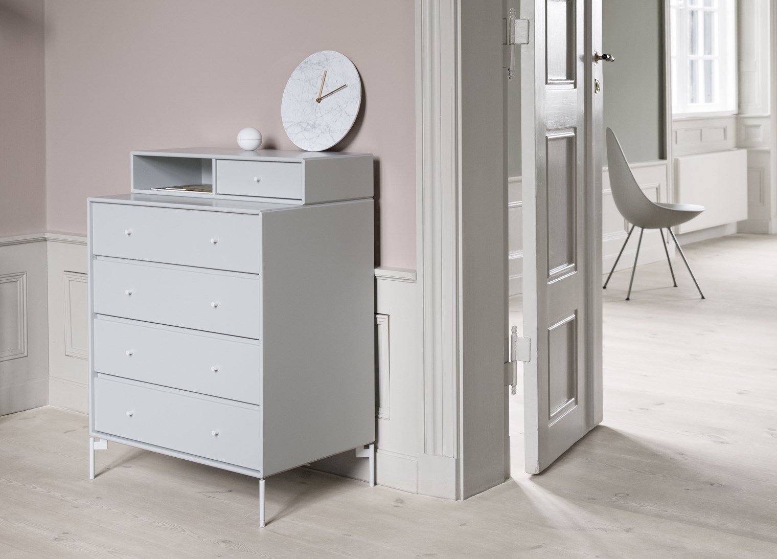 Montana Keep Chest Of Drawers With Legs, Cumin/Matt Chrome