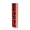 Montana weefgetouw hoge boekenkast met 3 cm plint, rabarber rood