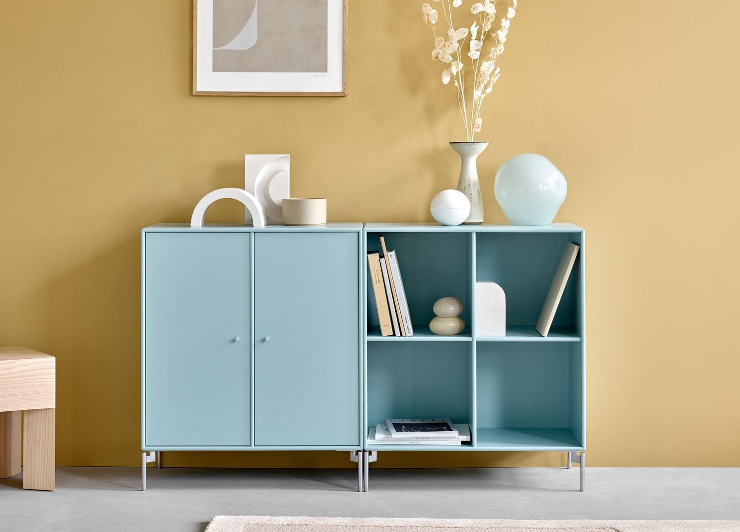 Montana coppia la classica sideboard con gambe, blu azzurro/nero