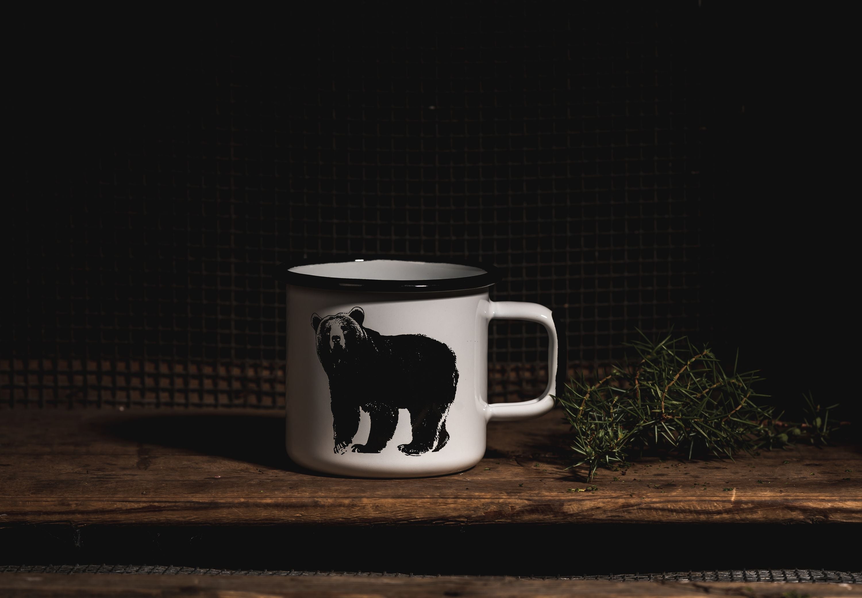 Tasse d'émail nordique muurla, l'ours