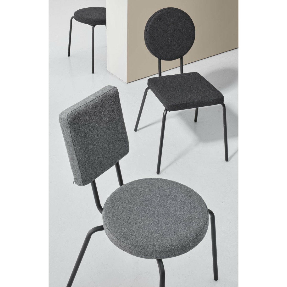 Puik选项椅子圆形 /靠背正方形，浅灰色