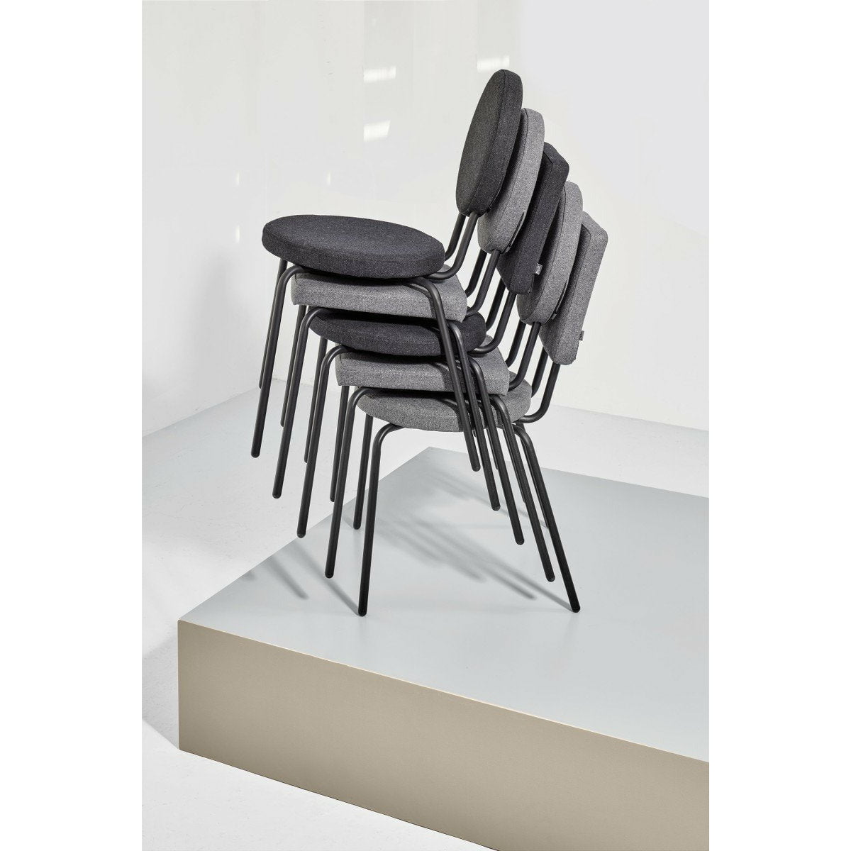 Puik选项椅子圆形 /靠背正方形，浅灰色