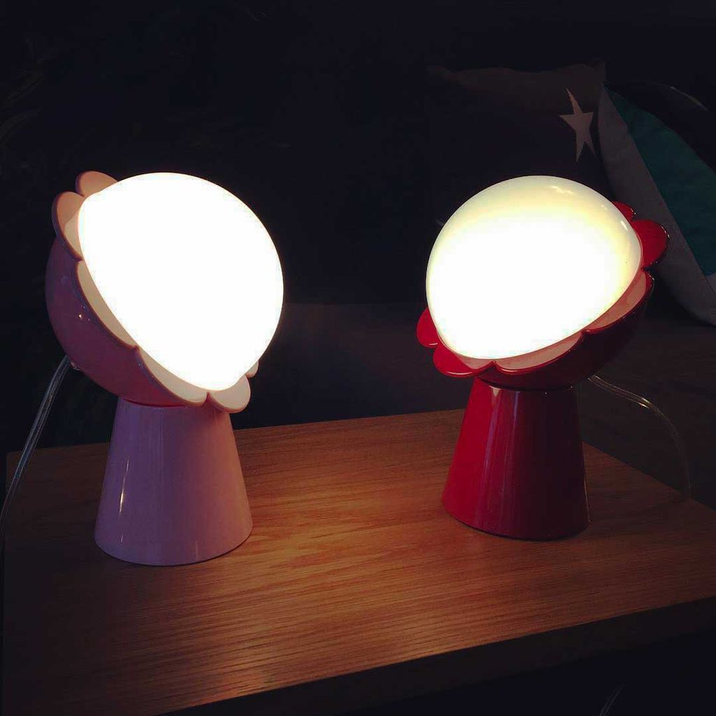 Qeeboo Daisy Table Lamp av Nika Zupanc, rosa