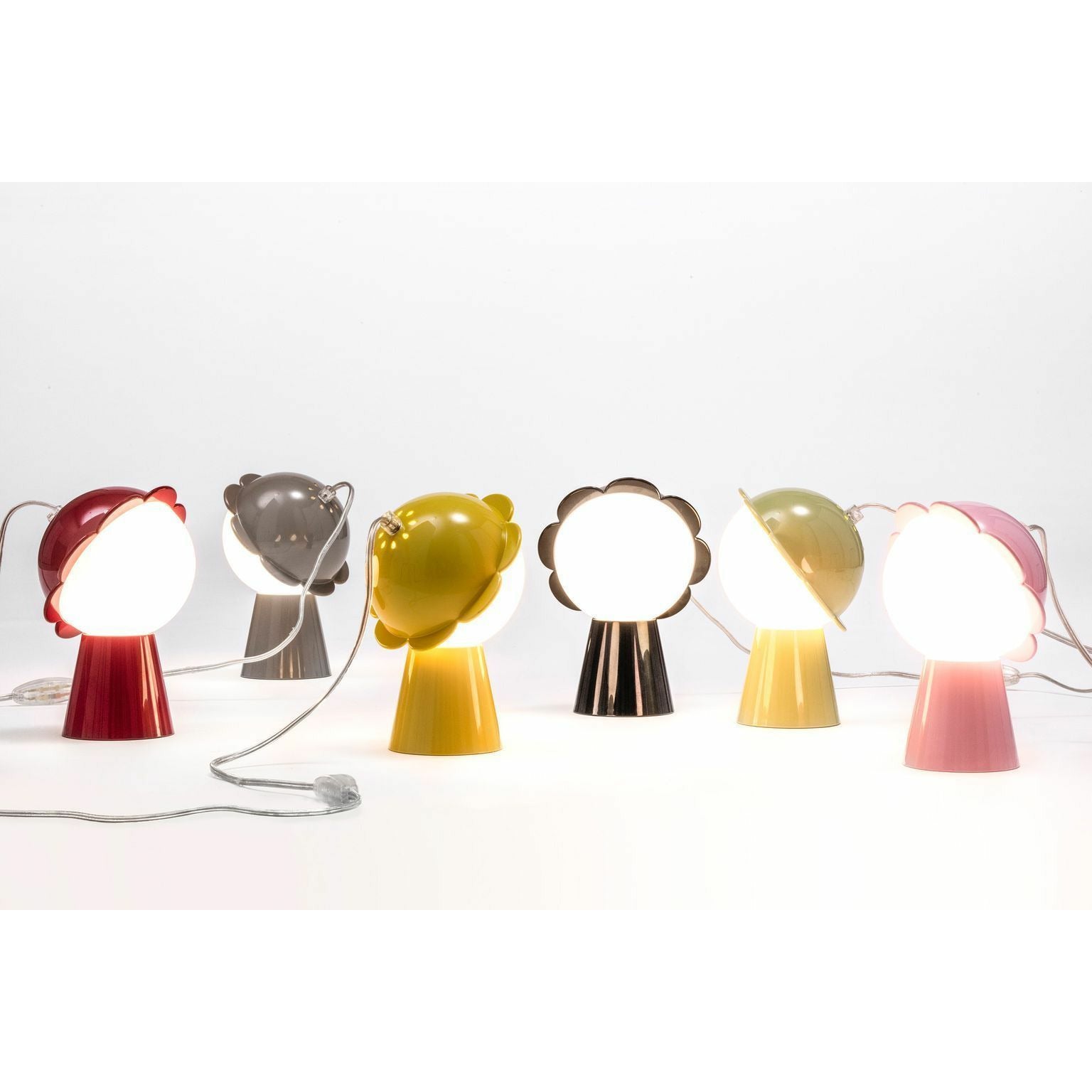 Qeeboo Lampe de table de marguerite par Nika Zupanc, rose