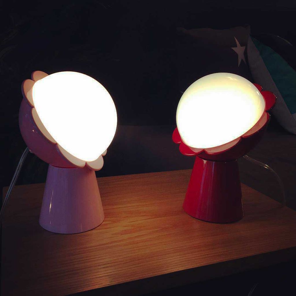 Qeeboo Daisy Table Lamp By Nika Zupanc, Red